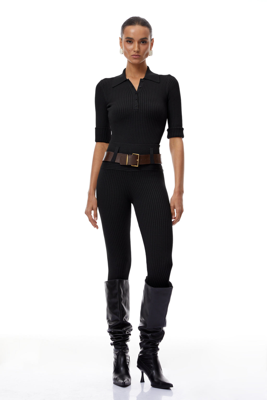 Conjunto de body y pantalones de punto acanalado en negro de la marca Bridal, con detalles ajustados y elegantes en la imagen.