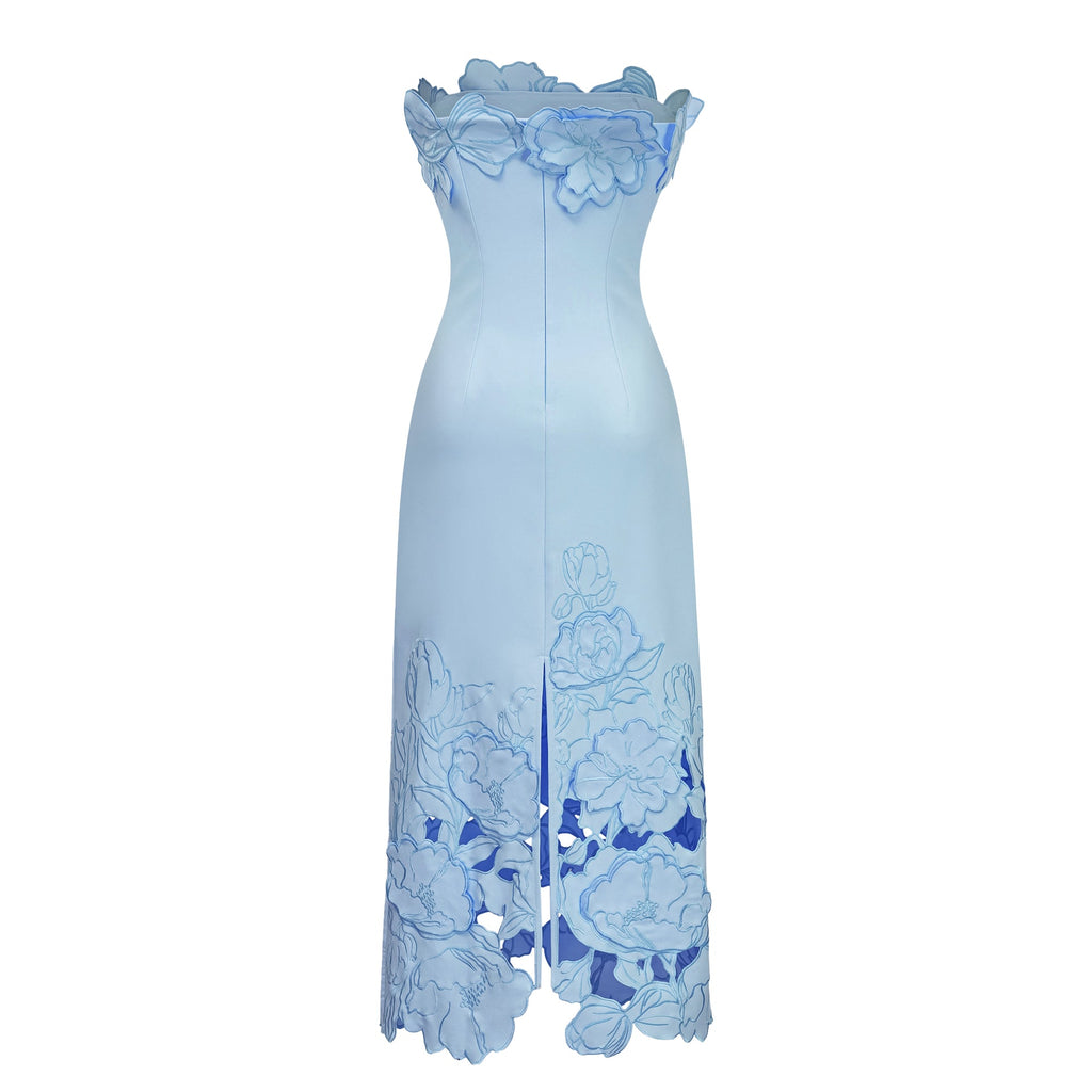 Vestido largo azul sin tirantes de encaje floral de la marca Bridal, con detalles bordados y estilo maxi para ocasiones especiales.