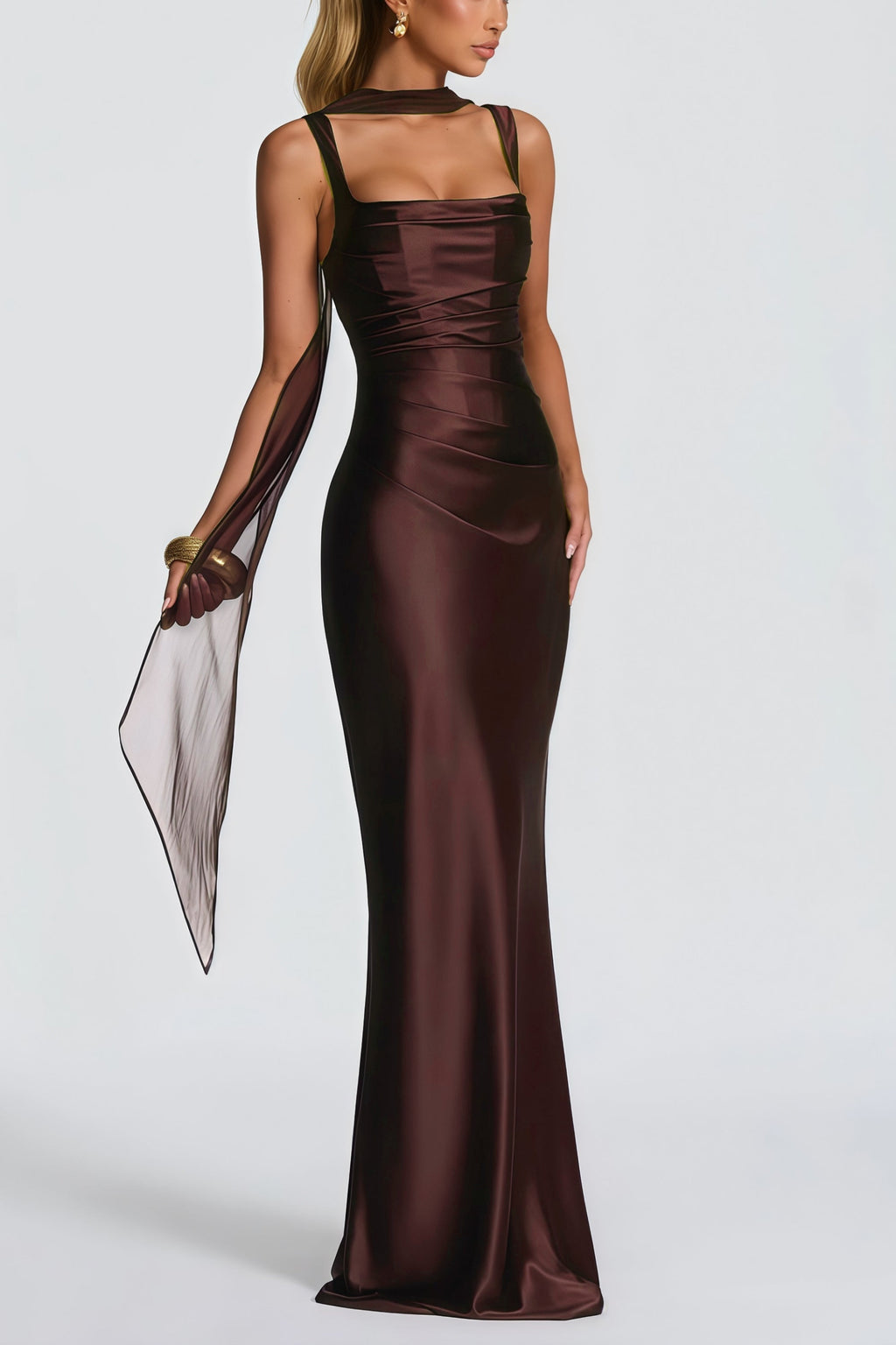 Vestido maxi de satén marrón con fruncido de Inmaculada, vestido largo elegante para ocasiones especiales.