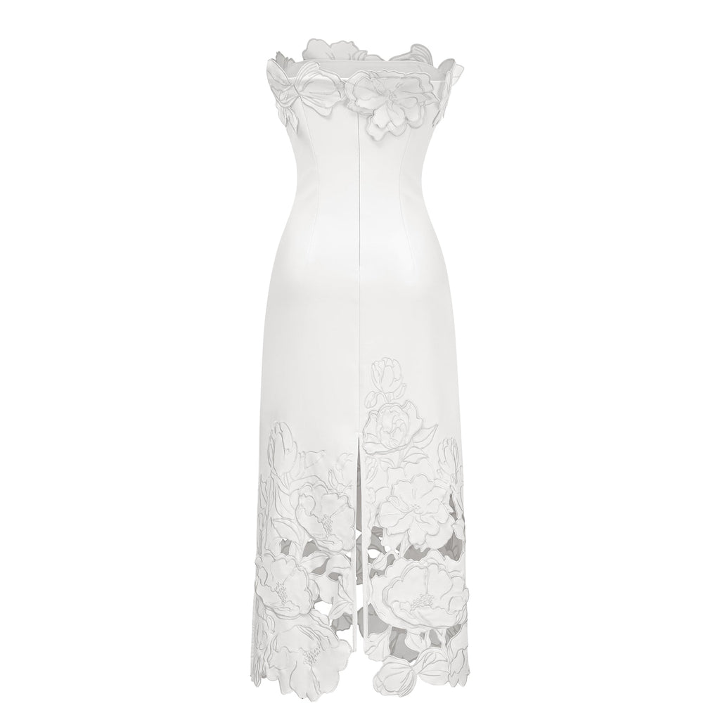 Vestido maxi sin tirantes blanco con bordado floral y diseño elegante de la marca Bridal en la imagen.