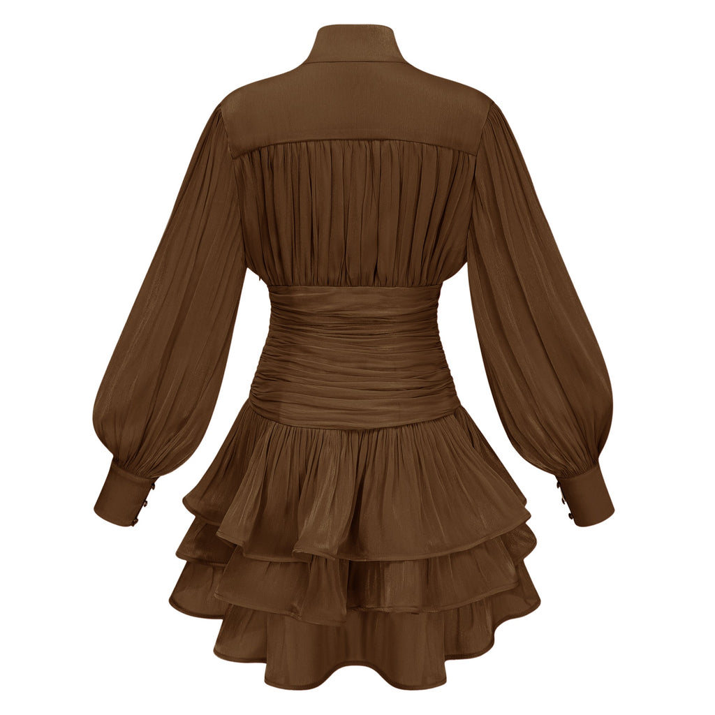 Vestido mini de novia Emersyn en color marrón con cuello alto y detalles de volantes, diseño elegante y moderno.