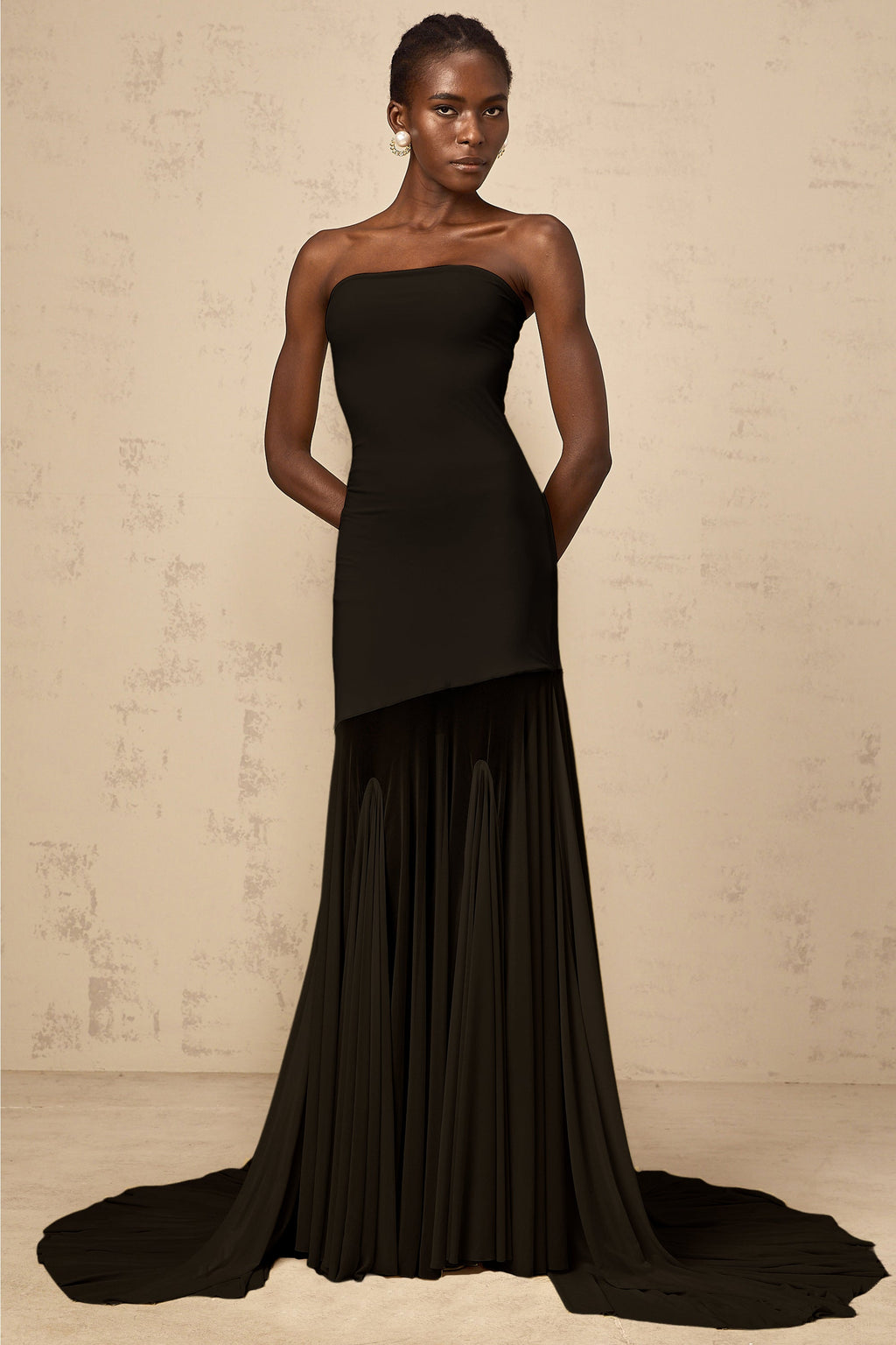 Vestido largo de tul negro de Josiane, vestido maxi con escote en hombros y tela transparente, para ocasiones elegantes.