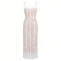 Vestido largo de novia blanco con corsé de encaje floral y diseño maxi, elegante y femenino.