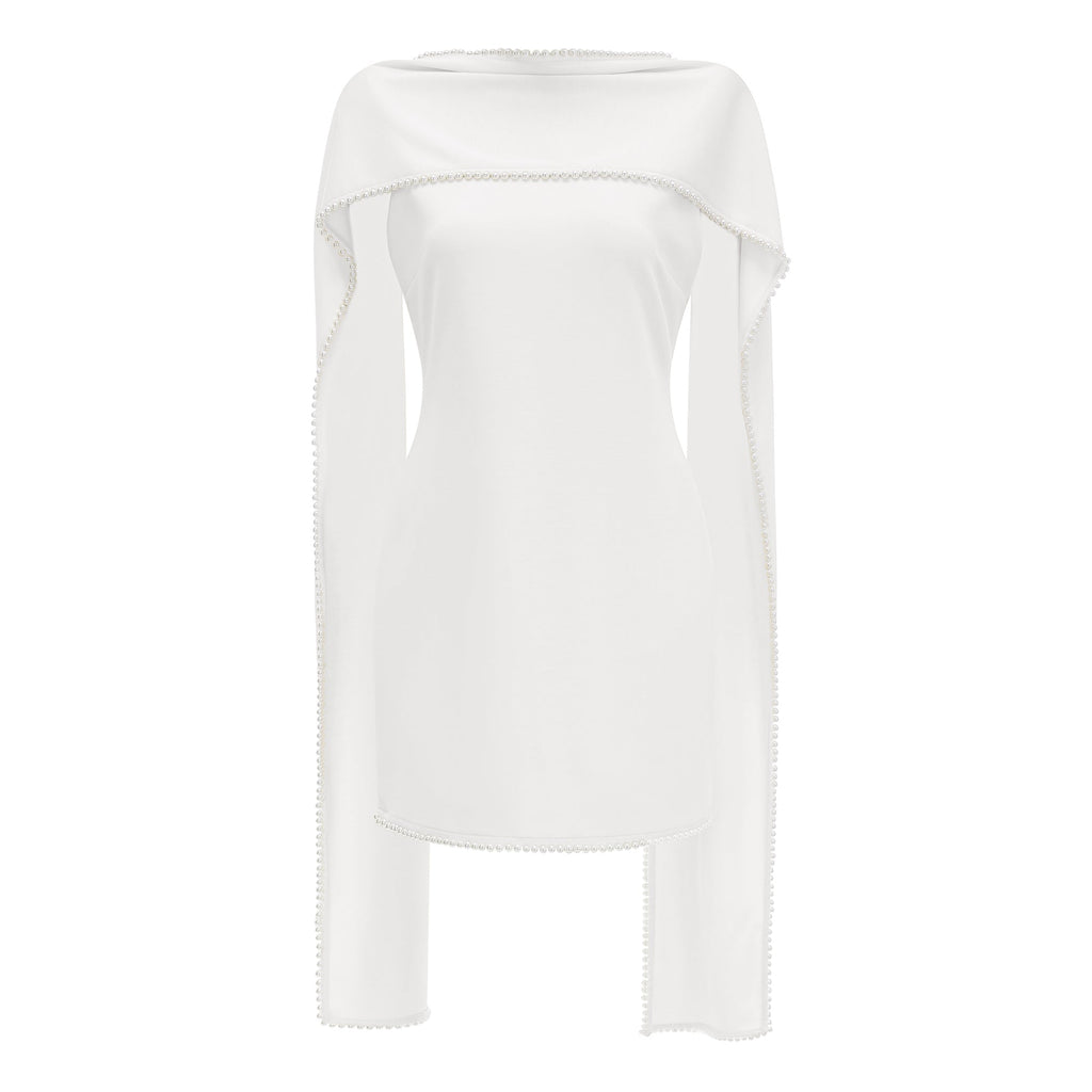 Vestido mini sin mangas de novia Piroska blanco con ribete de perlas, diseño elegante y ajustado para ocasiones especiales.
