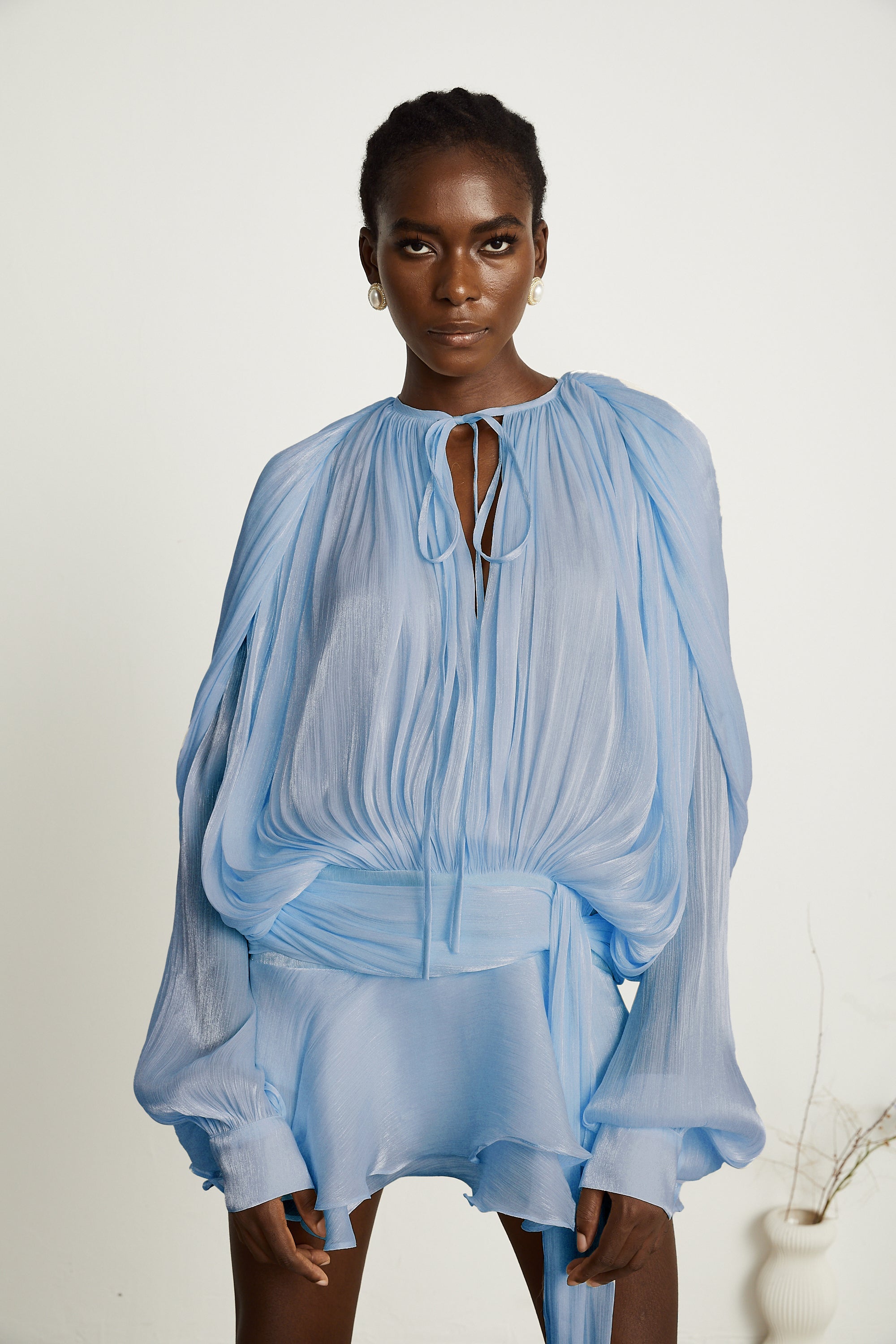 Eugénie Mini vestido con volantes y pliegues neutro