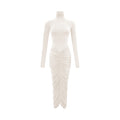 Vestido midi ajustado y fruncido en blanco de Charitina, diseño elegante y ceñido al cuerpo, para ocasiones especiales.