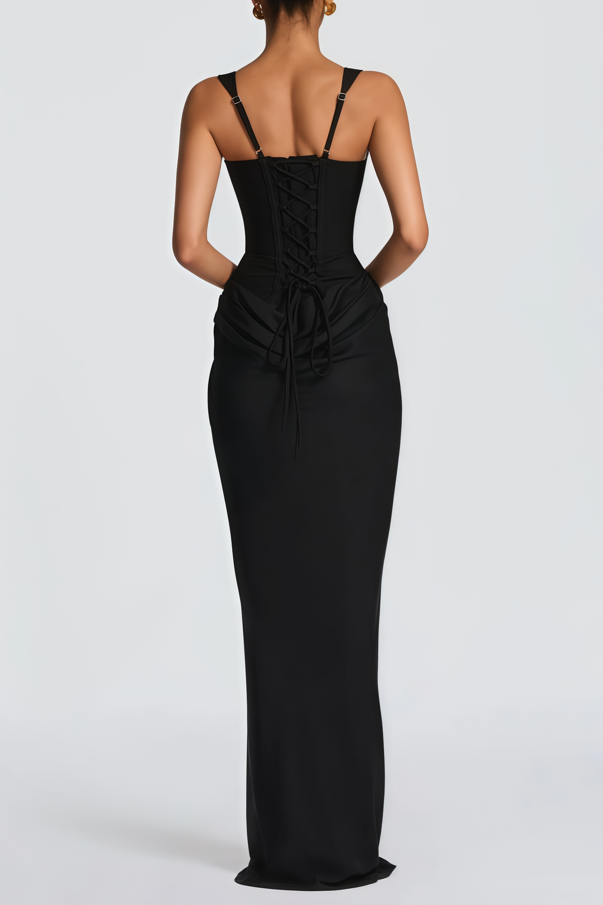 Vestido maxi ajustado negro de corsé Paulette, con detalles fruncidos y diseño elegante para ocasiones especiales.