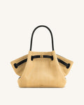 Bolso tote mediano JW PEI Hana JH306B04 de color neutro, con asas cortas y diseño elegante, en primer plano.