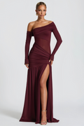 Vestido maxi de un solo hombro en burdeos de la marca Final Sale, con detalles fruncidos y estilo elegante.