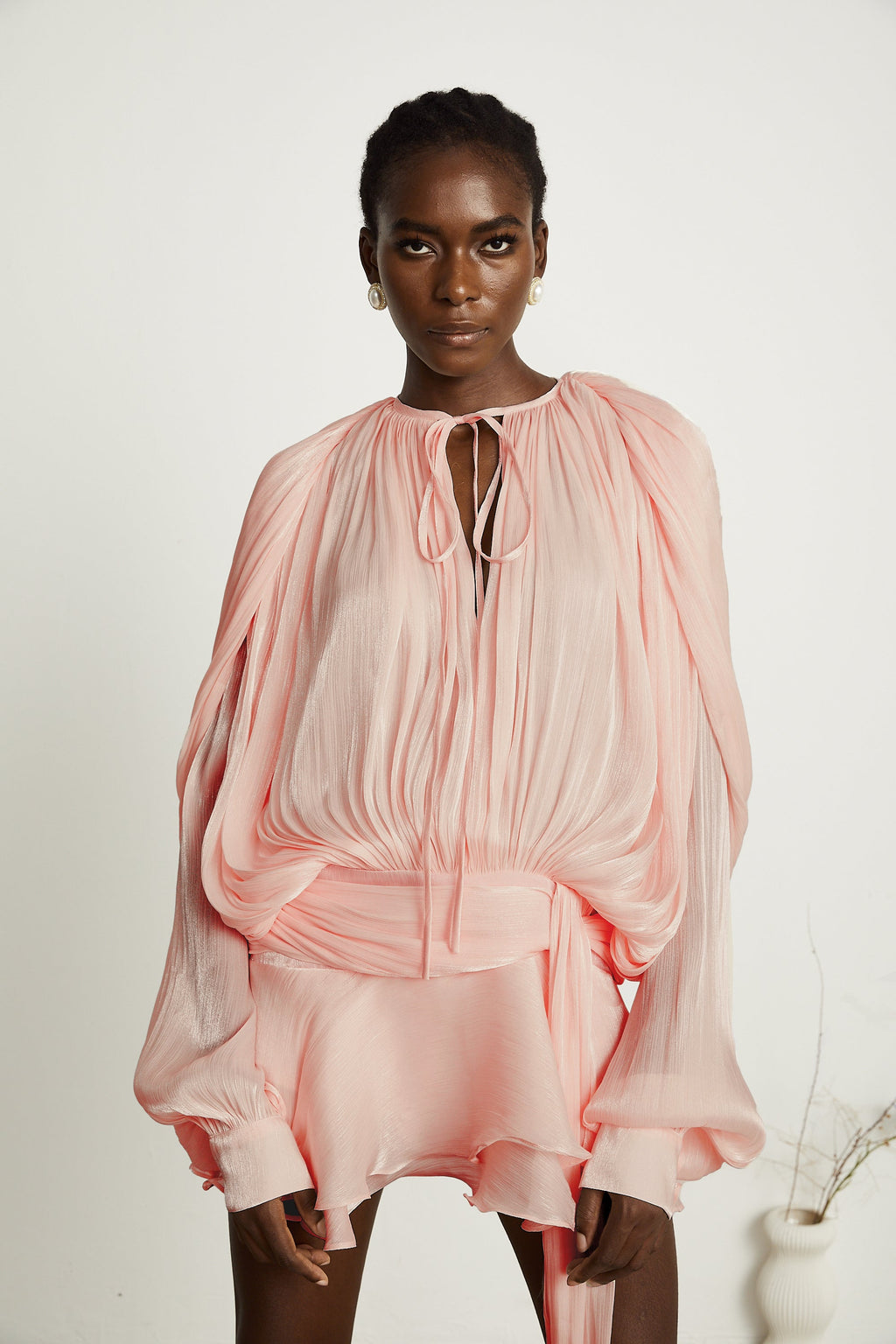 Eugénie Mini vestido rosa con volantes y pliegues