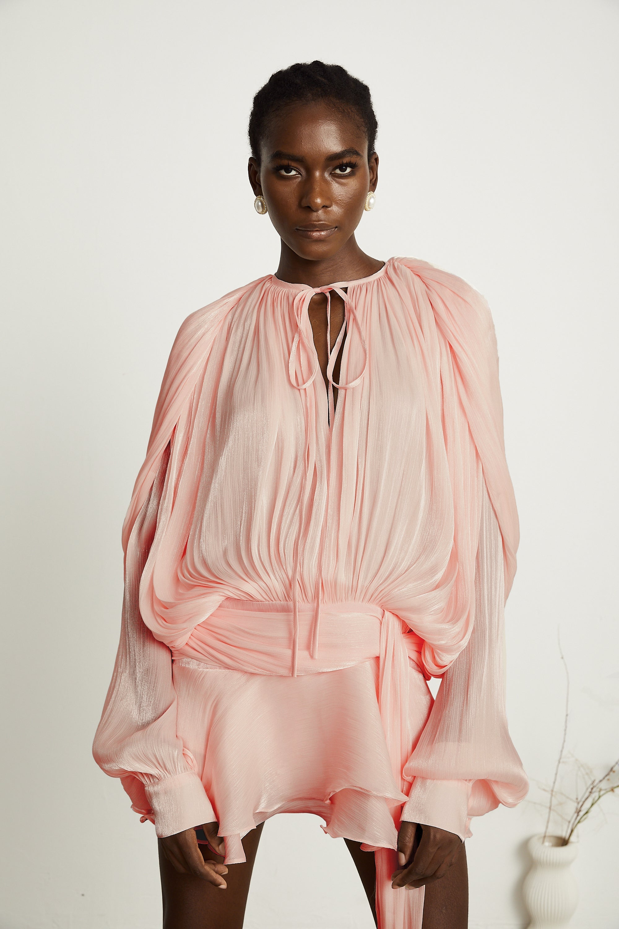 Eugénie Mini vestido rosa con volantes y pliegues