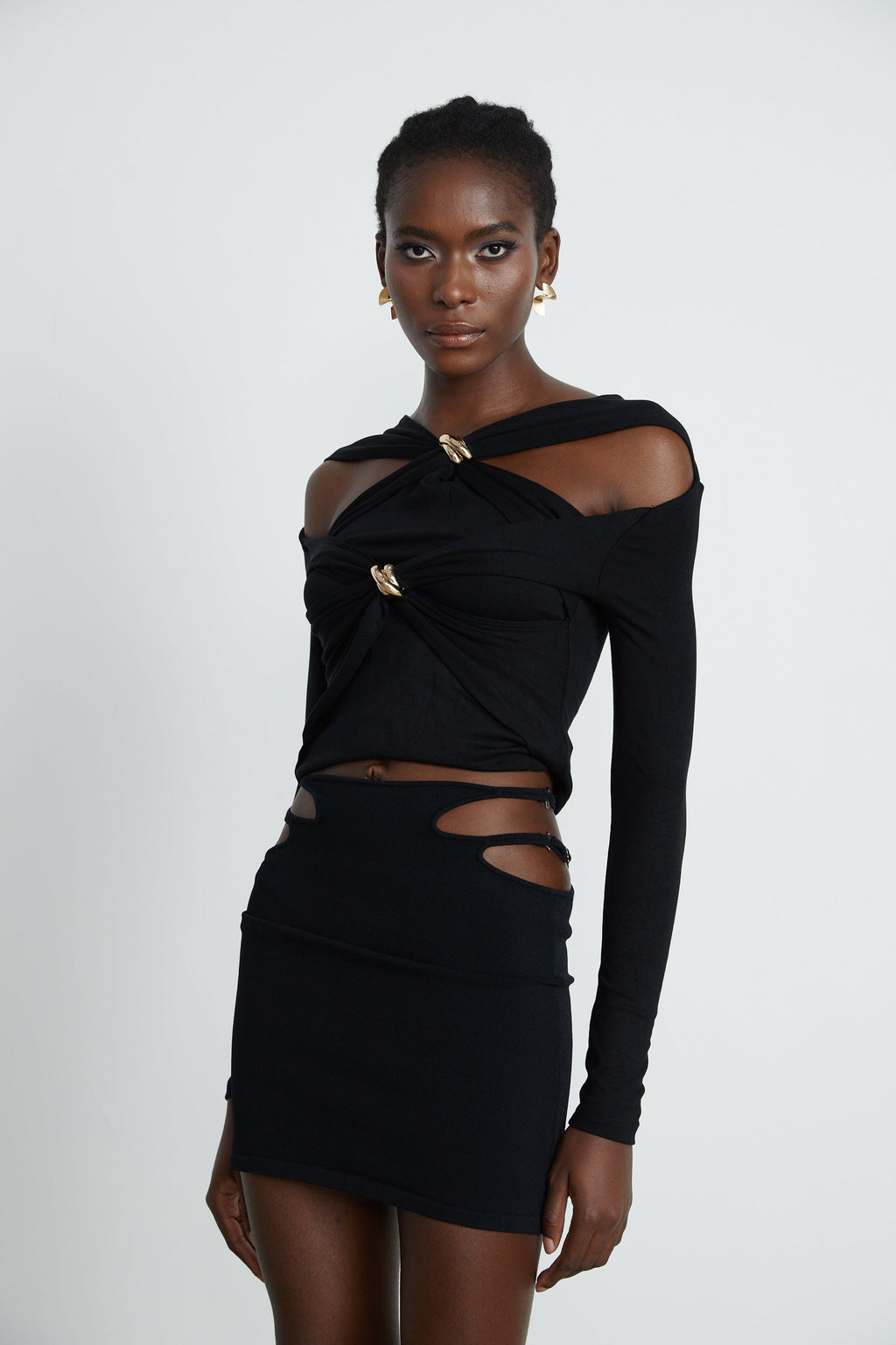 Top de corte con efecto fruncido y recortes, estilo Clarabelle, de la marca Final Sale, en color neutro.