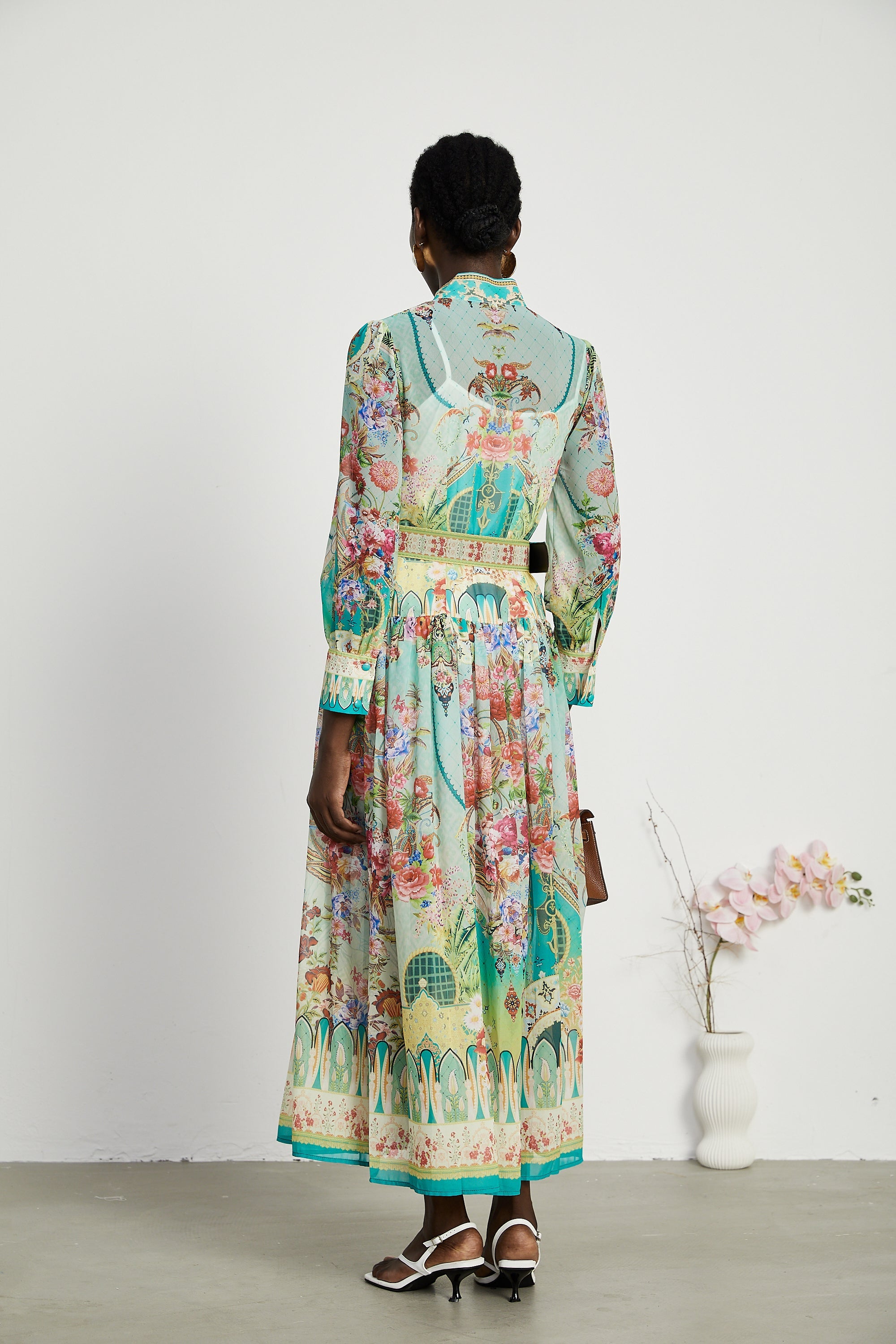 Vestido midi de Final Sale con estampado floral y dobladillo volante, diseño elegante y femenino para ocasiones especiales.