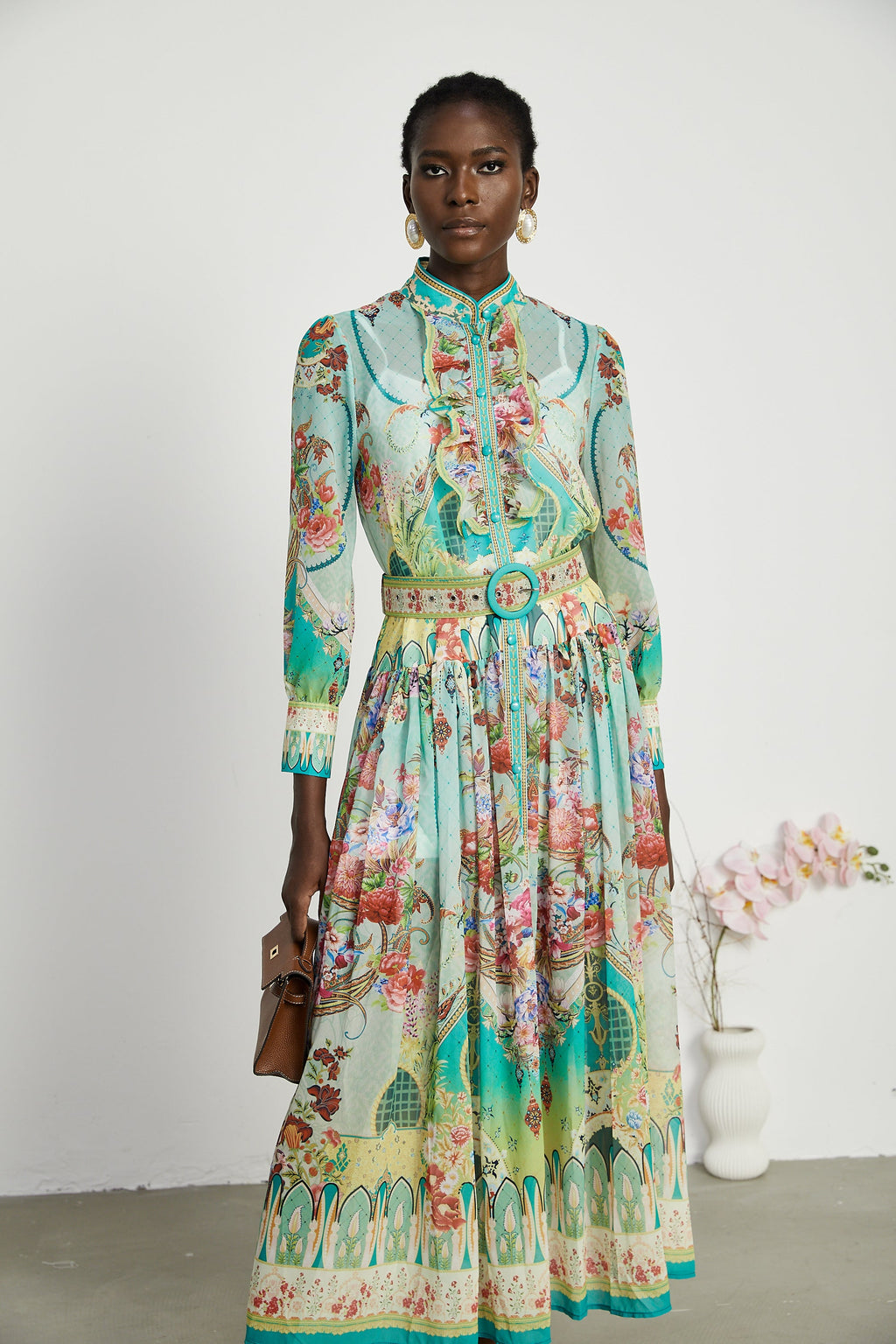 Vestido midi de Final Sale con estampado floral y dobladillo con vuelo, diseñado para un estilo elegante y femenino.