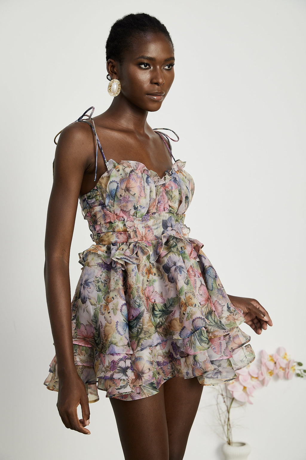 Vestido corto plisado con estampado floral Juliette, diseñado por Final Sale, en color vibrante y estilo femenino.