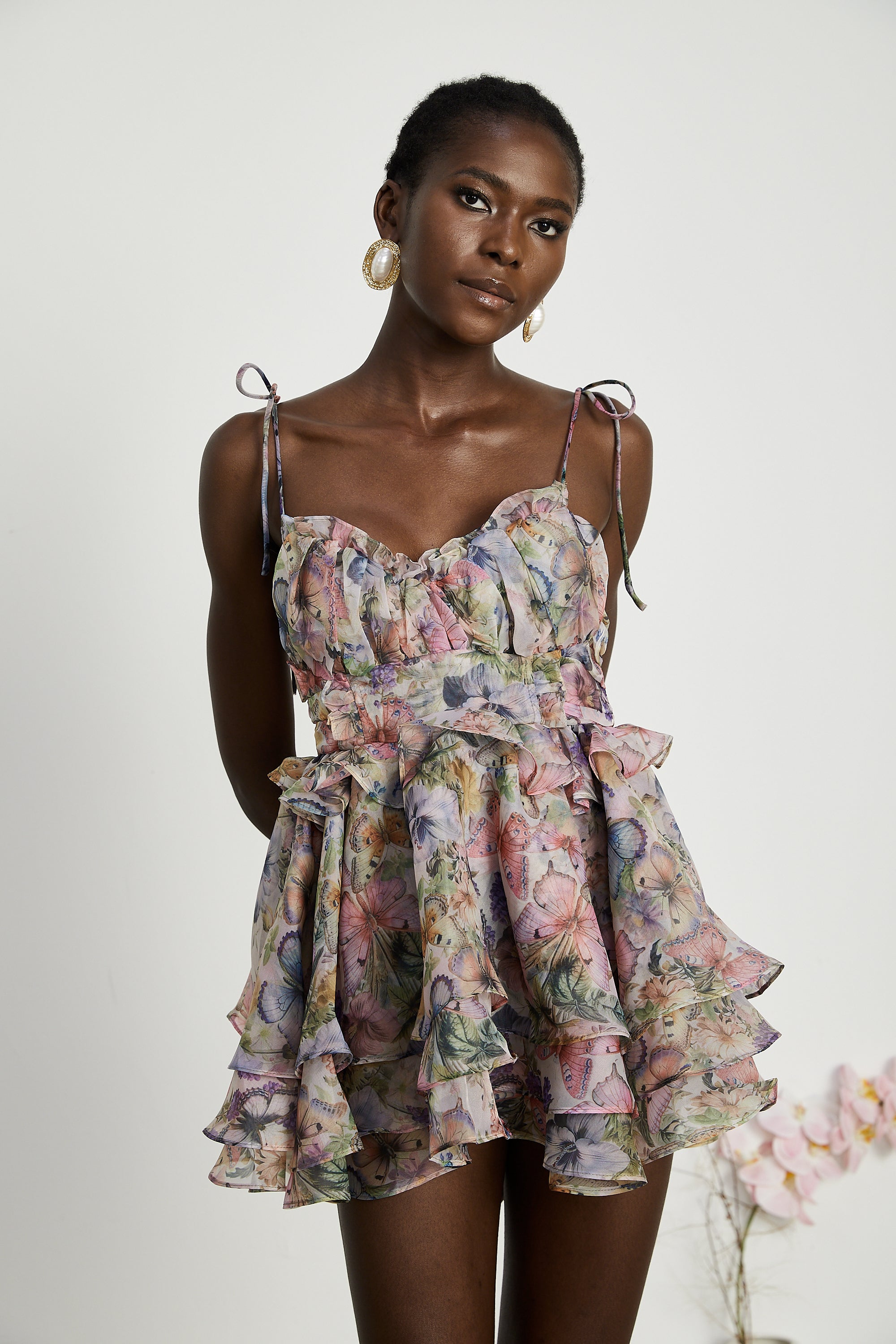 Vestido mini plisado con estampado floral Juliette de Final Sale, con diseño femenino y detalles elegantes.