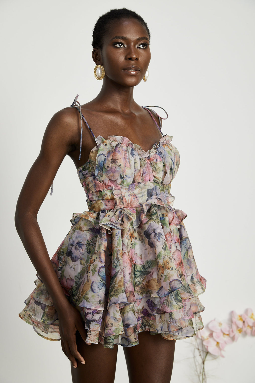 Vestido mini plisado con estampado floral Juliette de Final Sale, con diseño elegante y detalles en la tela.