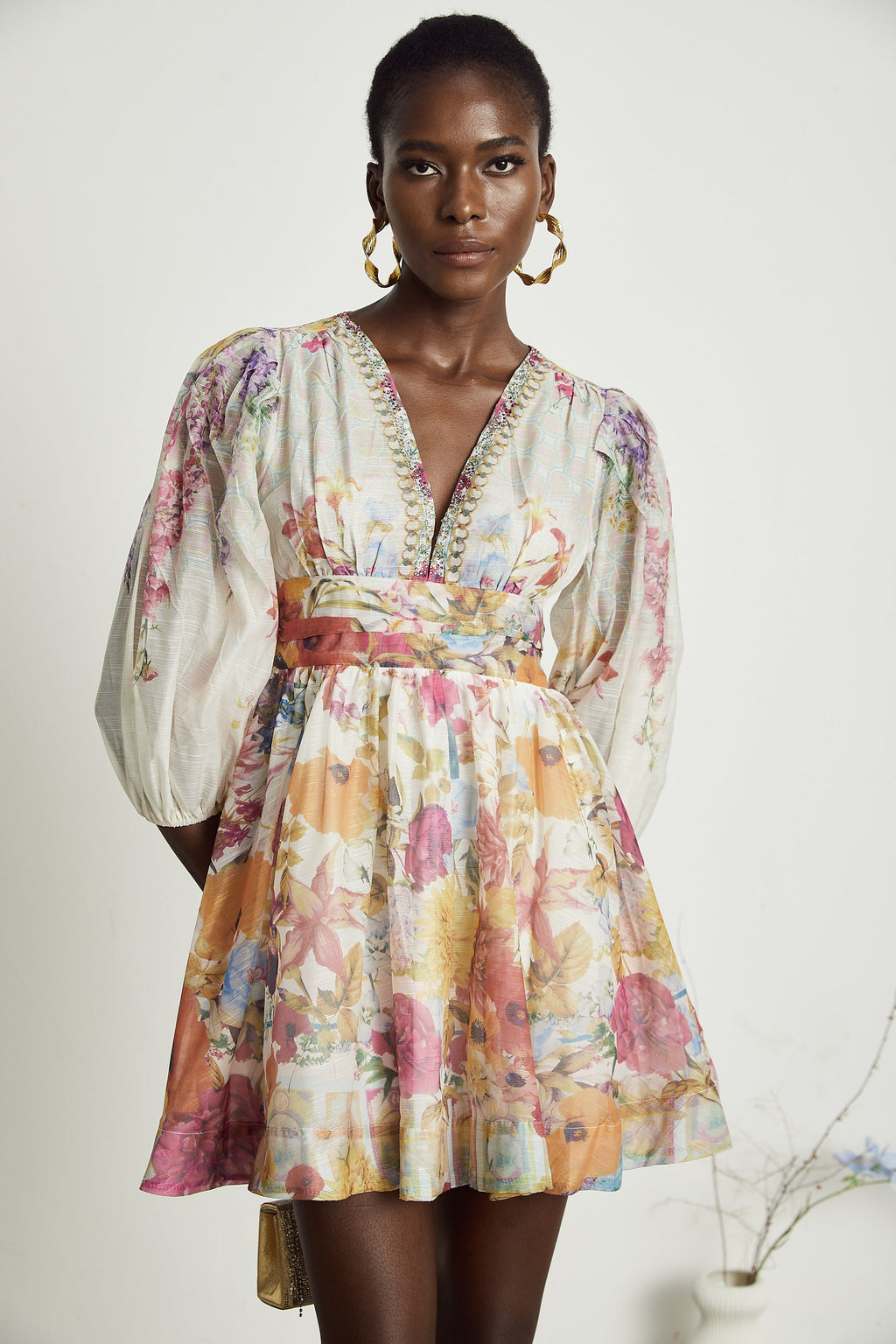 Vestido mini de flores Axelle de la marca Final Sale, con estampado floral y diseño elegante para ocasiones casuales.