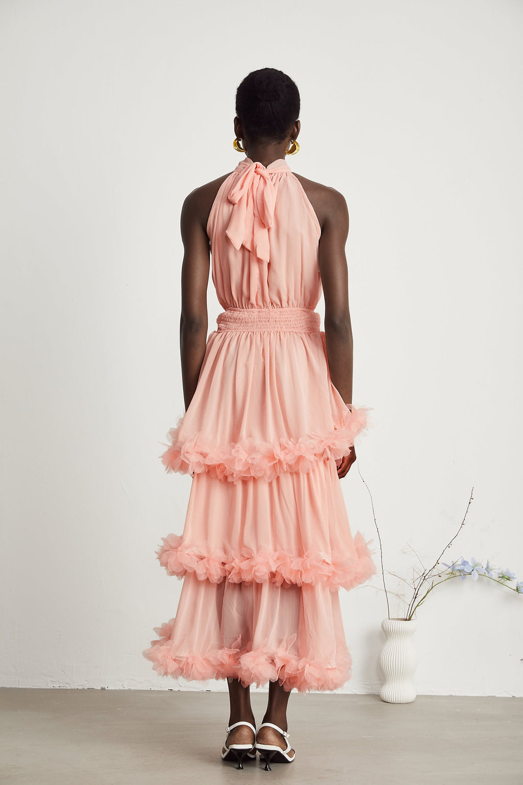 Vestido midi de MRMelbourne, rosa con pétalos 3D en capas, diseño de falda en capas y estilo elegante para ocasiones especiales