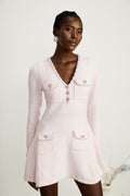 Vestido mini rosa Karine con escote en V y tejido de punto, diseñado por Final Sale, con estilo elegante y moderno.