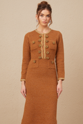 Vestido de tweed marrón con borde trenzado de la marca Final Sale, con diseño elegante y detalles en la tela.