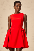 Vestido mini sin mangas en rojo Yulia de la marca Final Sale, con falda acampanada y estilo elegante para ocasiones especiales.