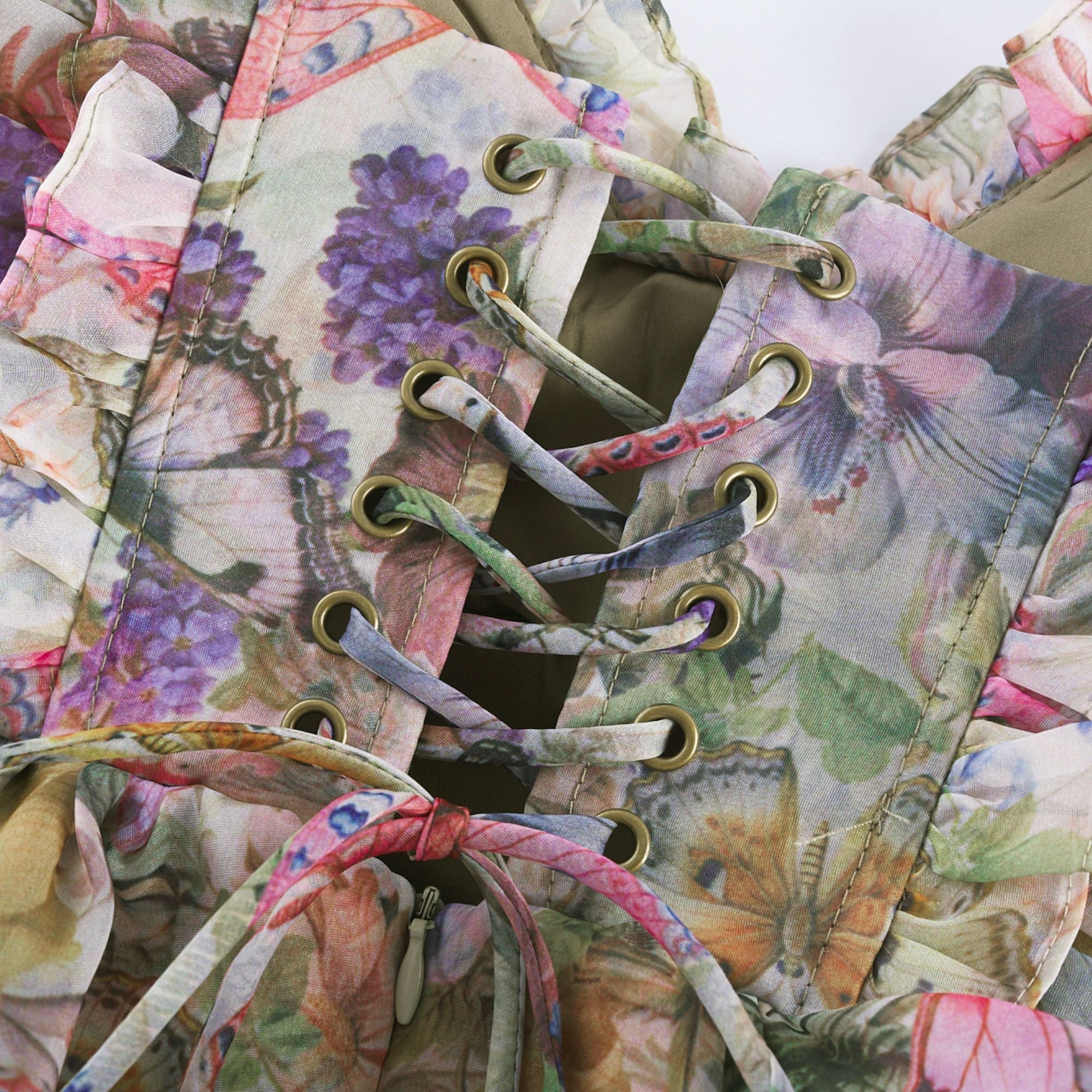 Vestido mini plisado de estampado floral Juliette de Final Sale, con diseño elegante y detalles femeninos.