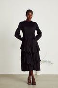 Vestido midi negro con pliegues en capas de MRMelbourne, diseño elegante y moderno con falda en capas.