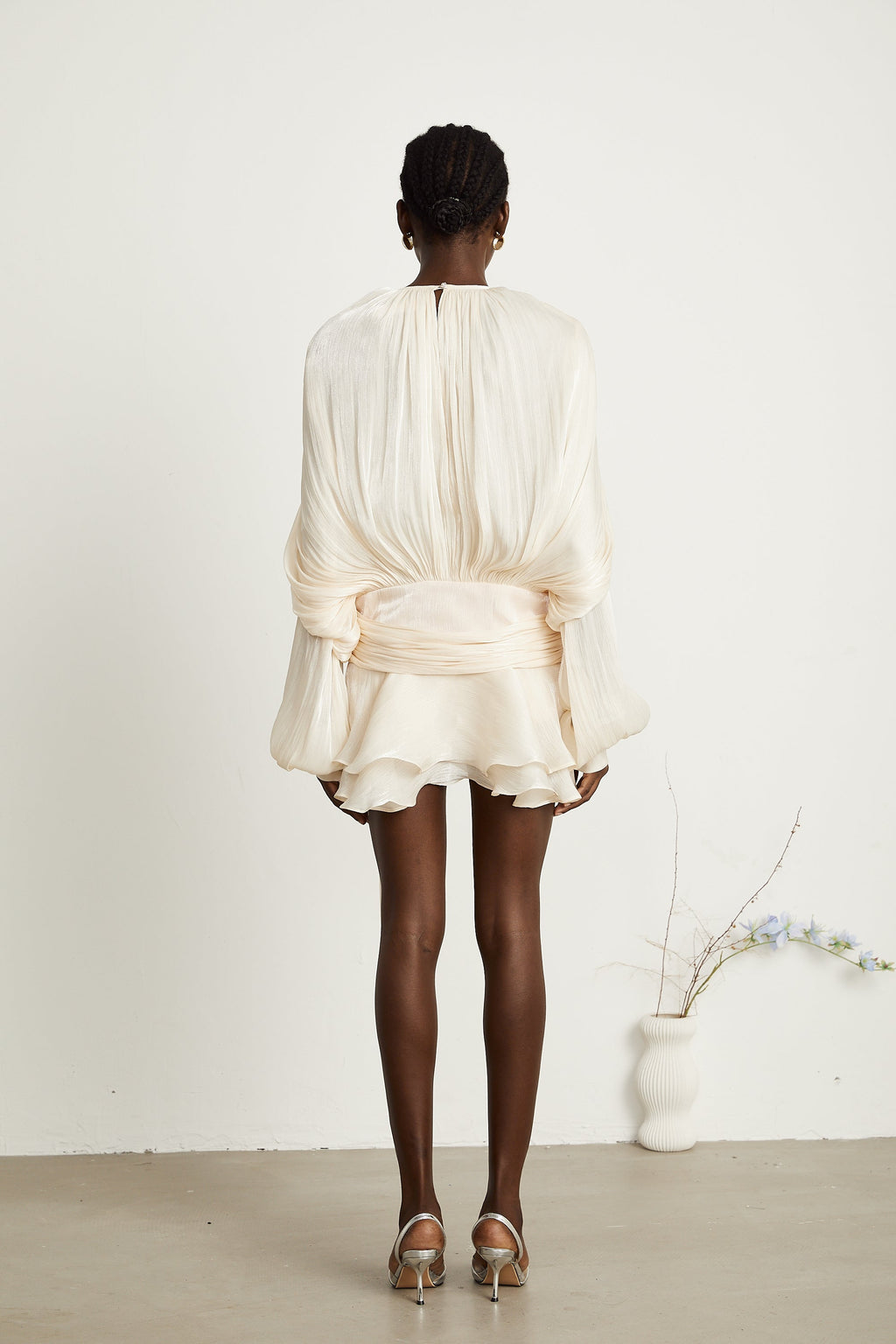 Eugénie Mini vestido con volantes y pliegues neutro
