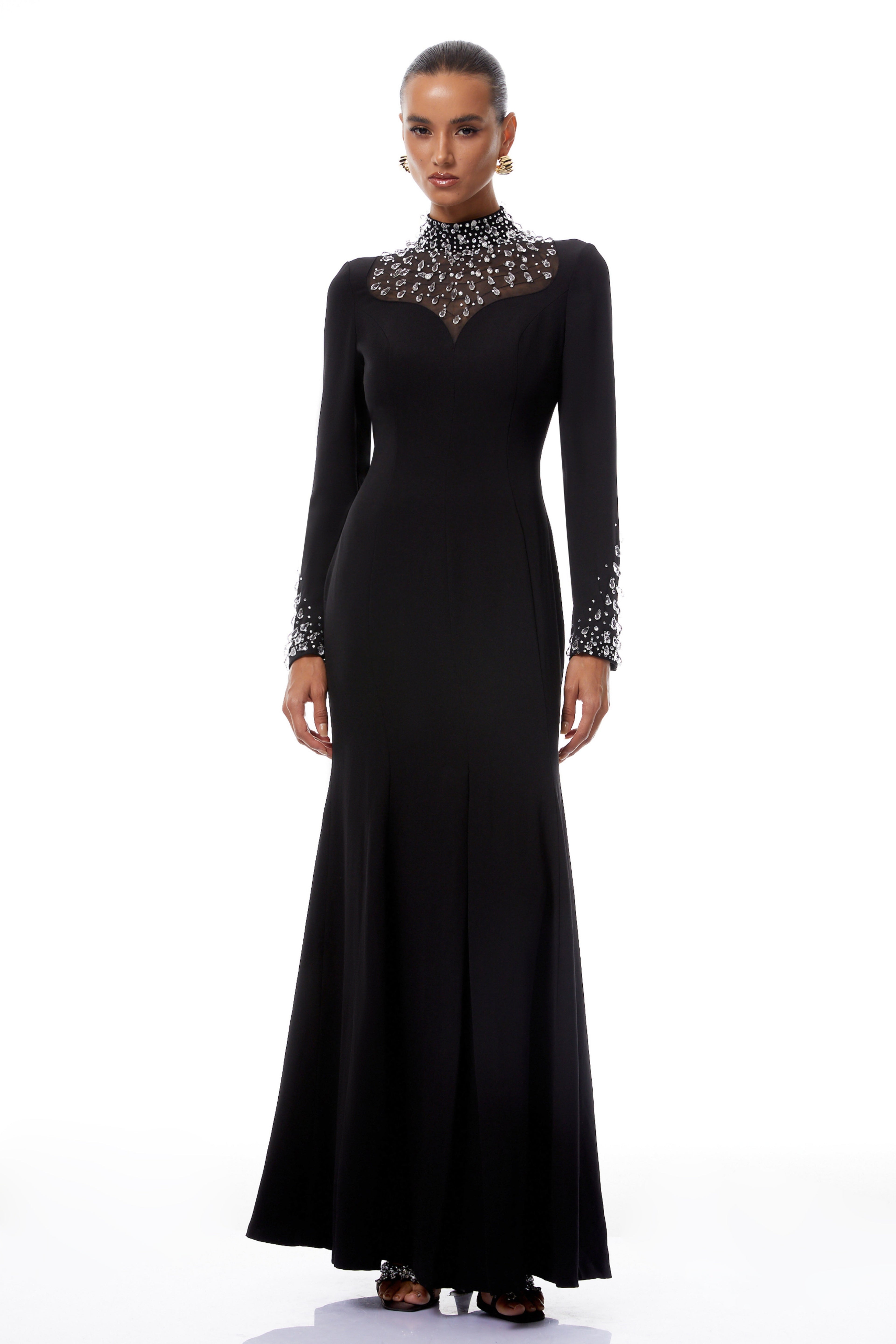 Vestido de novia maxi negro con adornos, estilo estilo flamenco con falda acampanada, marca Bridal.