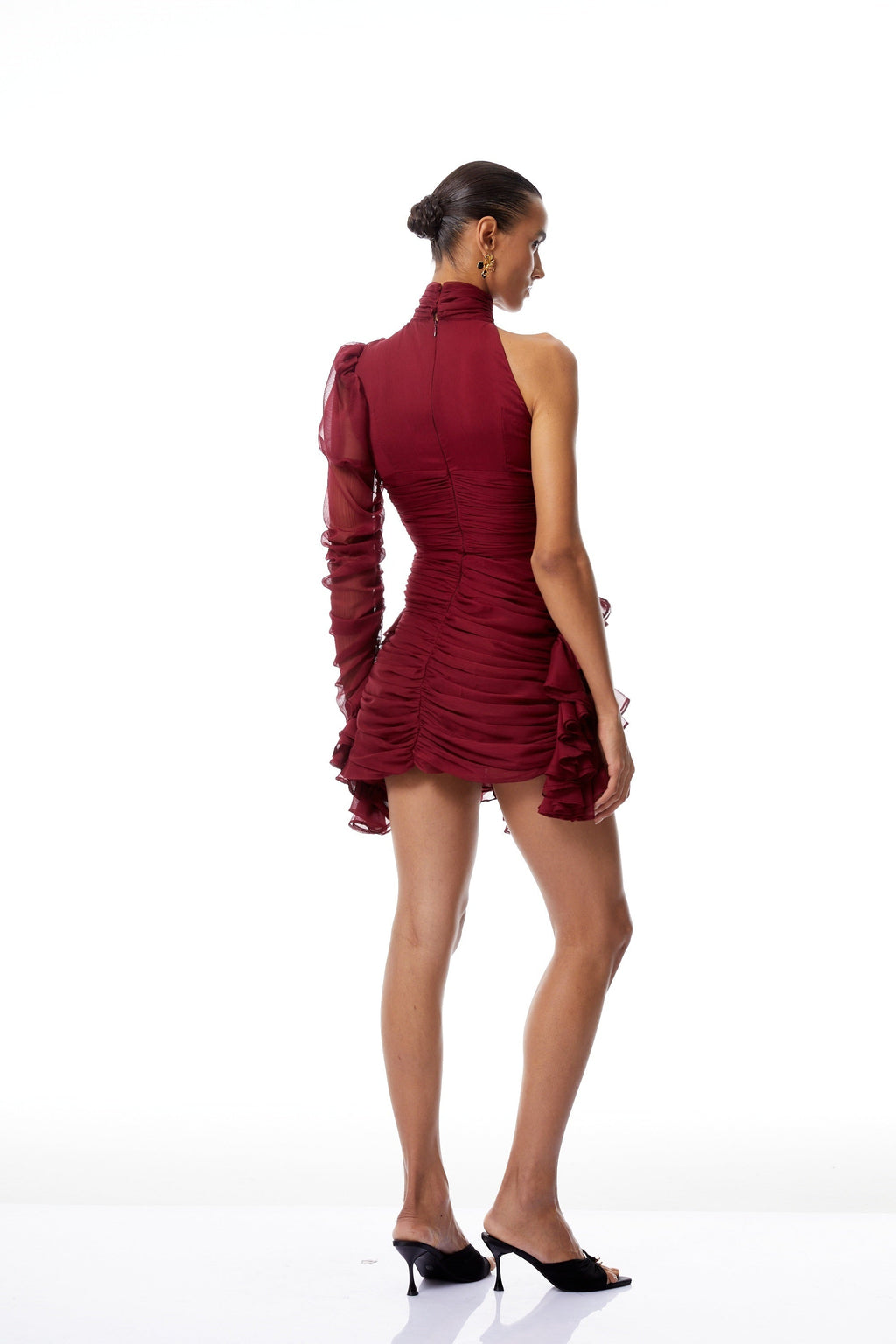 Vestido mini asimétrico de tul burdeos Éléna con vuelos y diseño elegante, para eventos especiales.