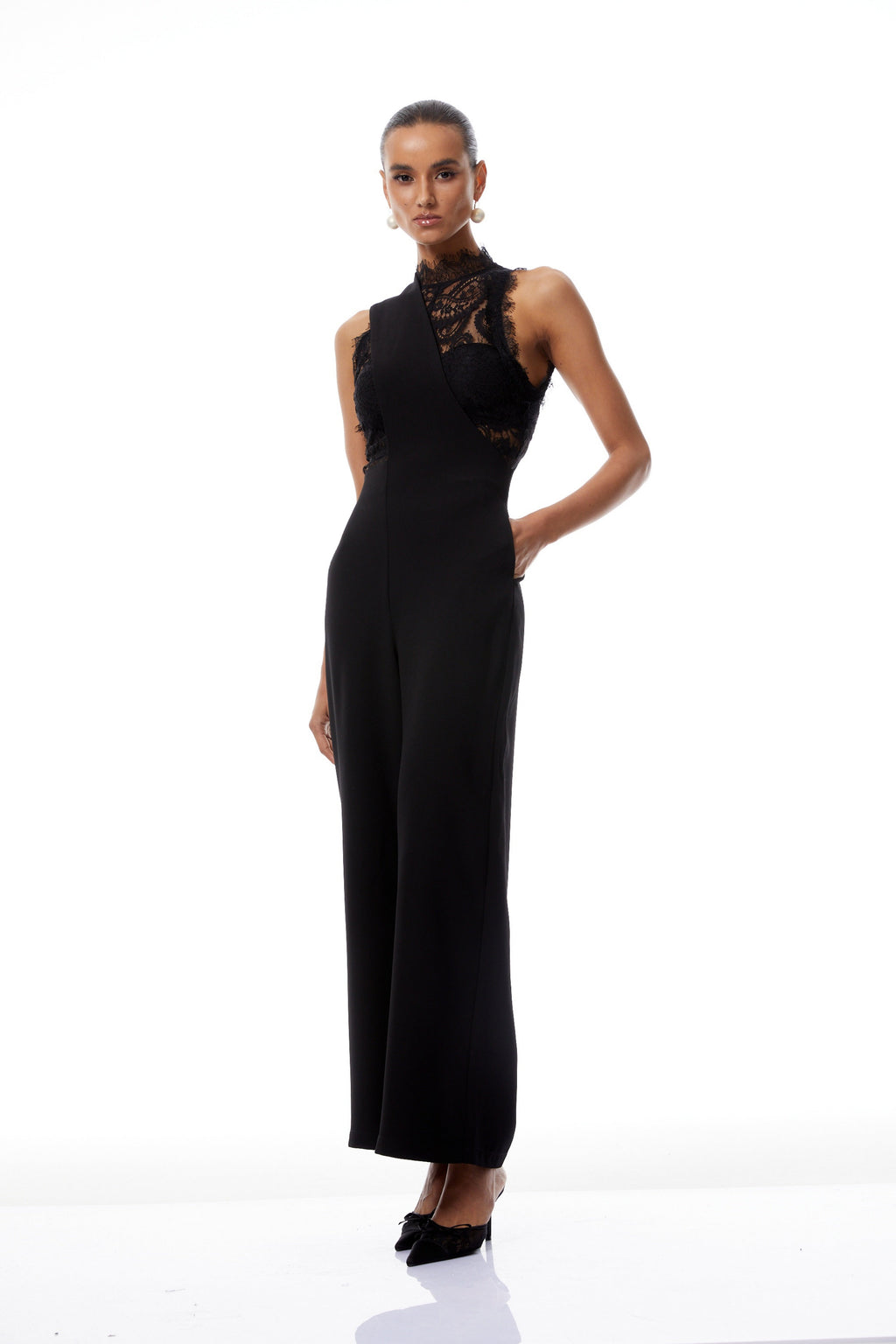 Conjunto de blusa de encaje negro y mono asimétrico con tirantes, estilo elegante de la marca Final Sale.