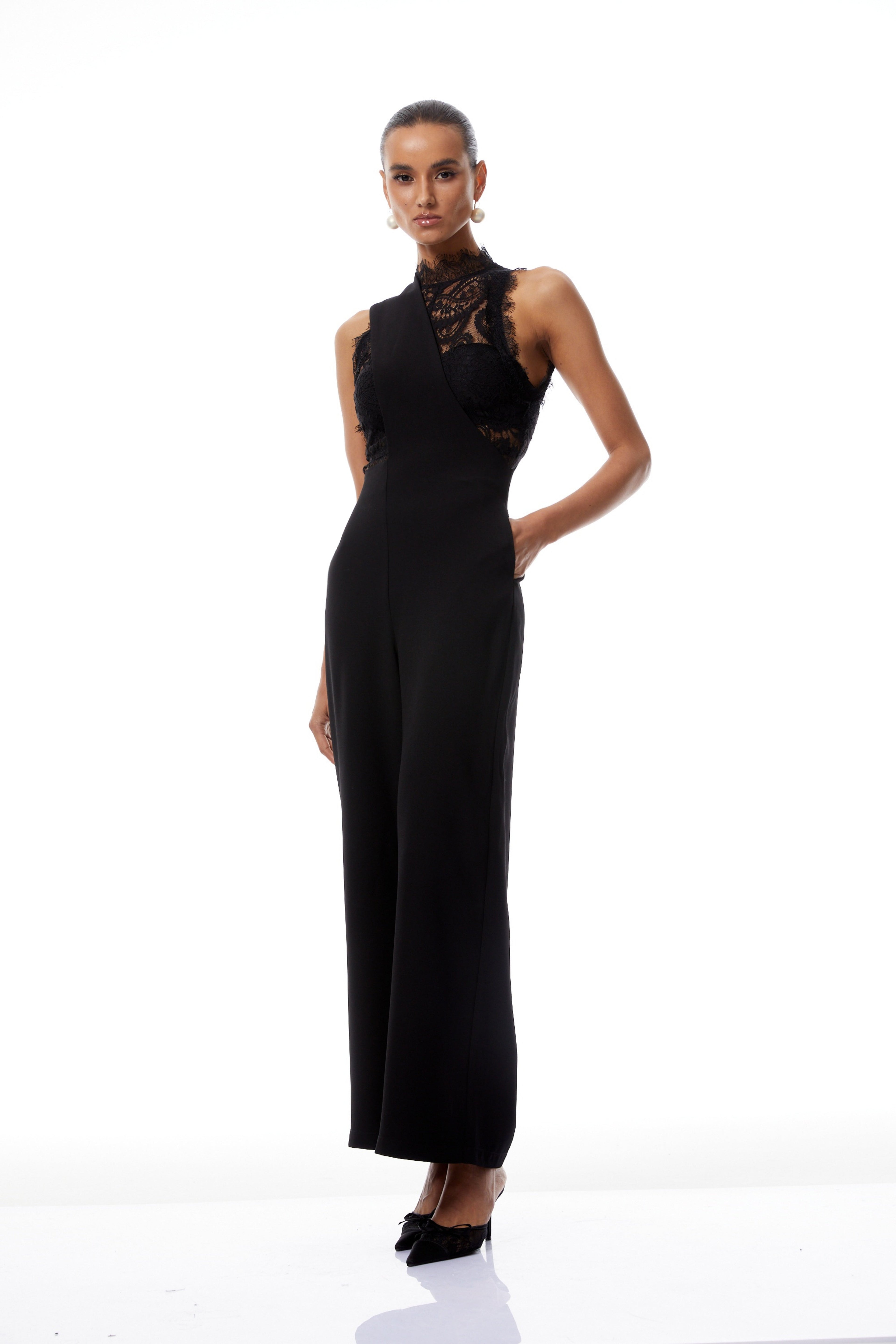 Conjunto de blusa de encaje negro y mono asimétrico con tirantes, estilo elegante de la marca Final Sale.
