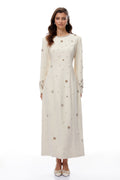 Vestido maxi blanco crema de la marca Final Sale, completamente adornado con embellishments, para ocasiones elegantes.