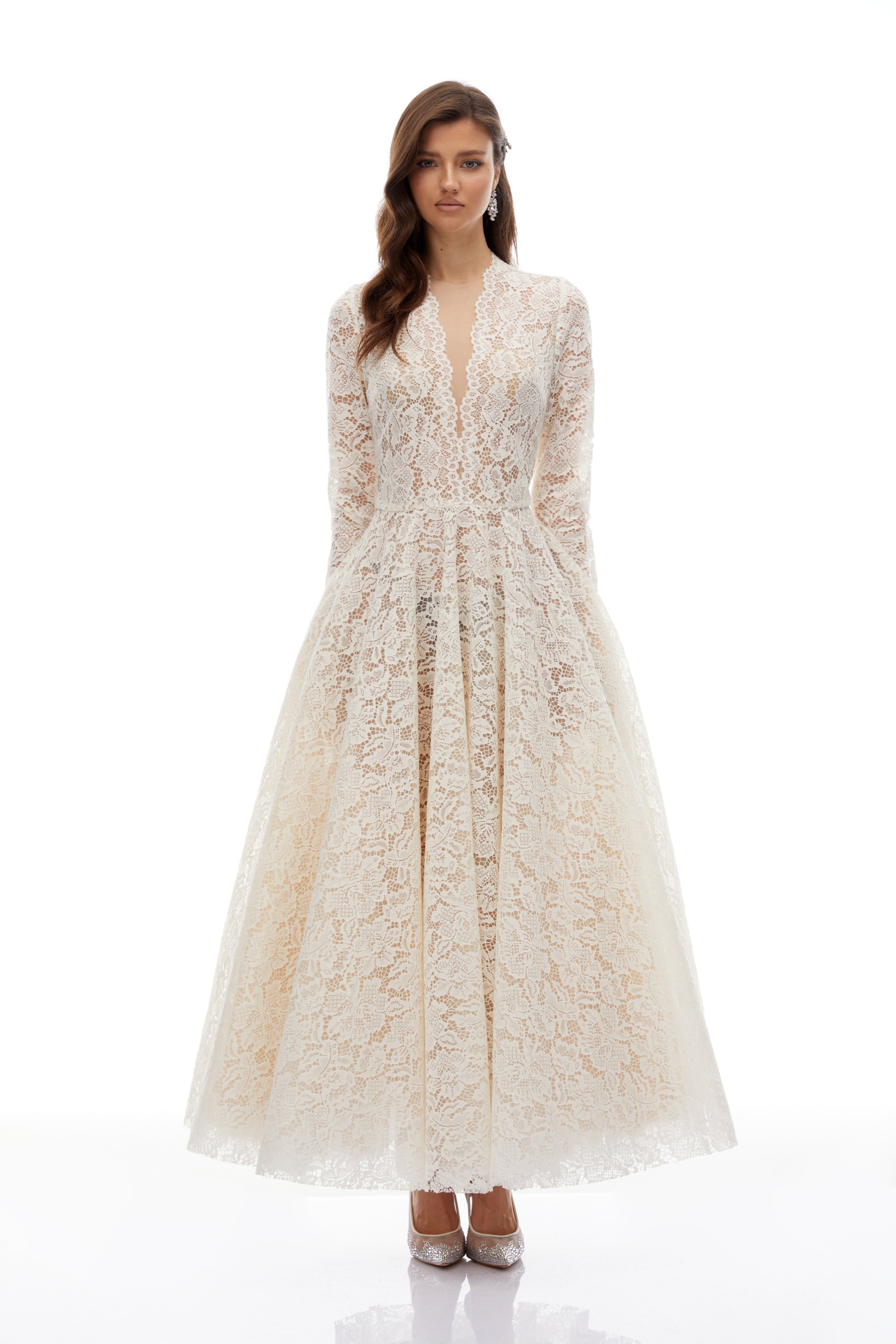 Vestido de novia largo Oliana Ivory Lace Maxi Gown de Bridal con encaje y estilo elegante en color marfil.