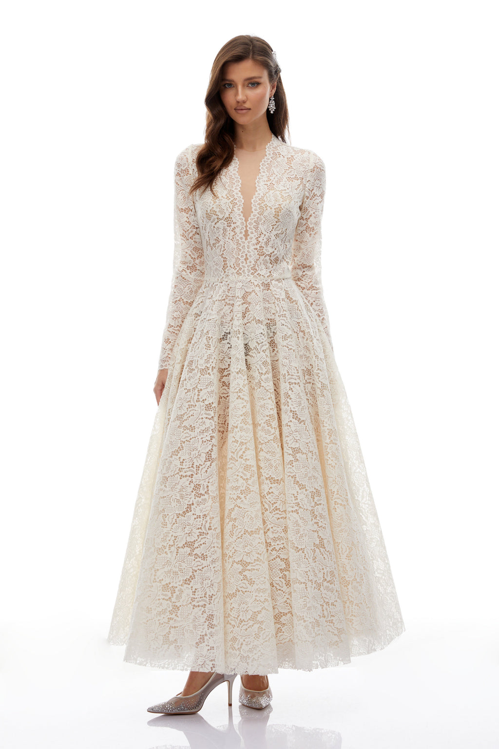 Vestido de novia largo Oliana Ivory Lace Maxi Gown de Bridal con encaje y diseño elegante en color marfil.