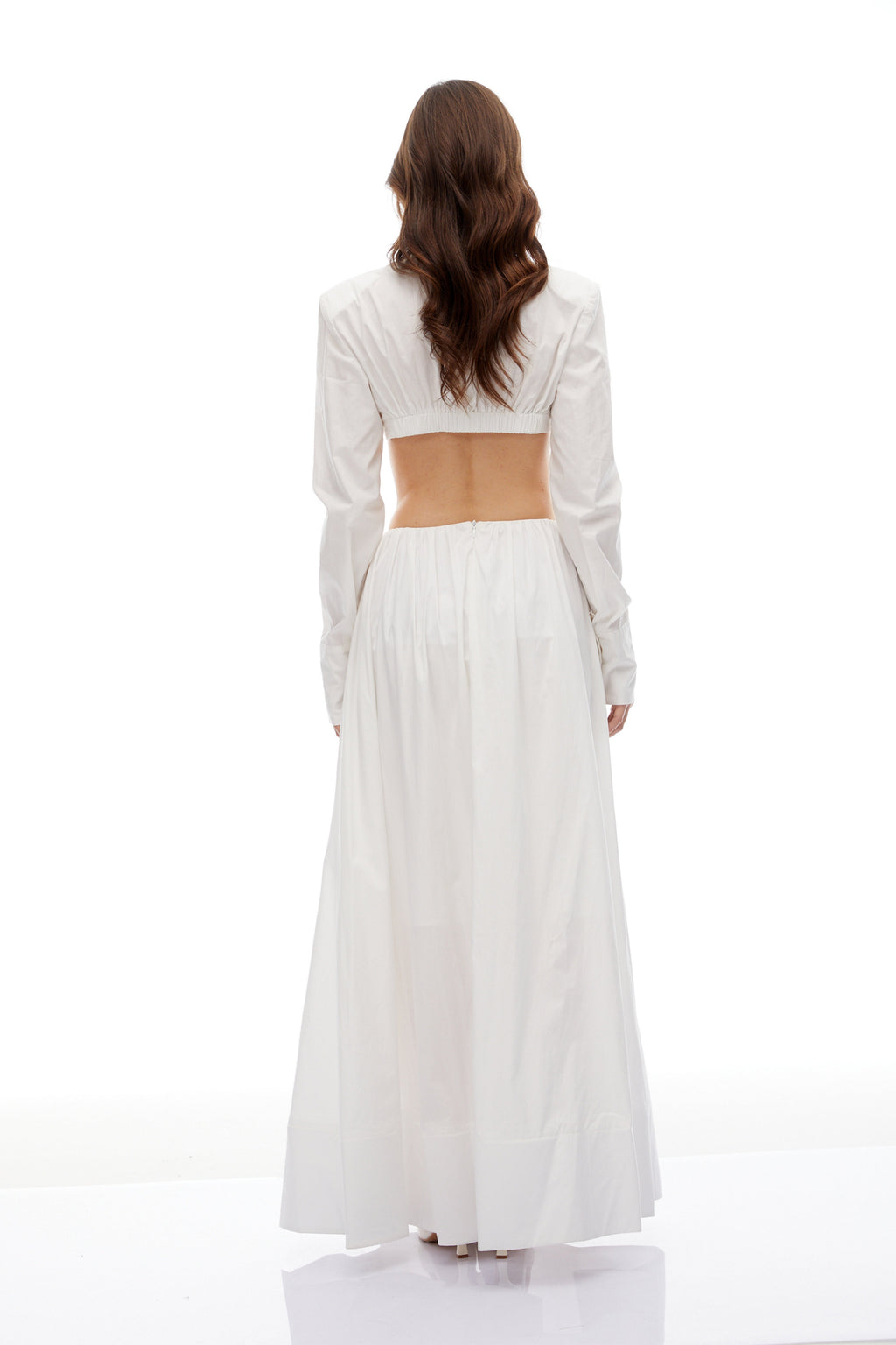 Conjunto de blusa y falda blanca Caterina Bridal con detalles fruncidos, elegante y perfecto para ocasiones especiales.