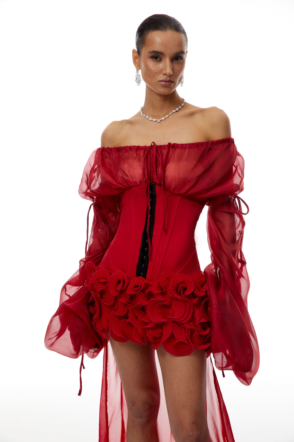 Vestido mini con corsé y volantes rojos Léonie, estilo tren, de la marca Final Sale, para ocasiones elegantes y modernas.