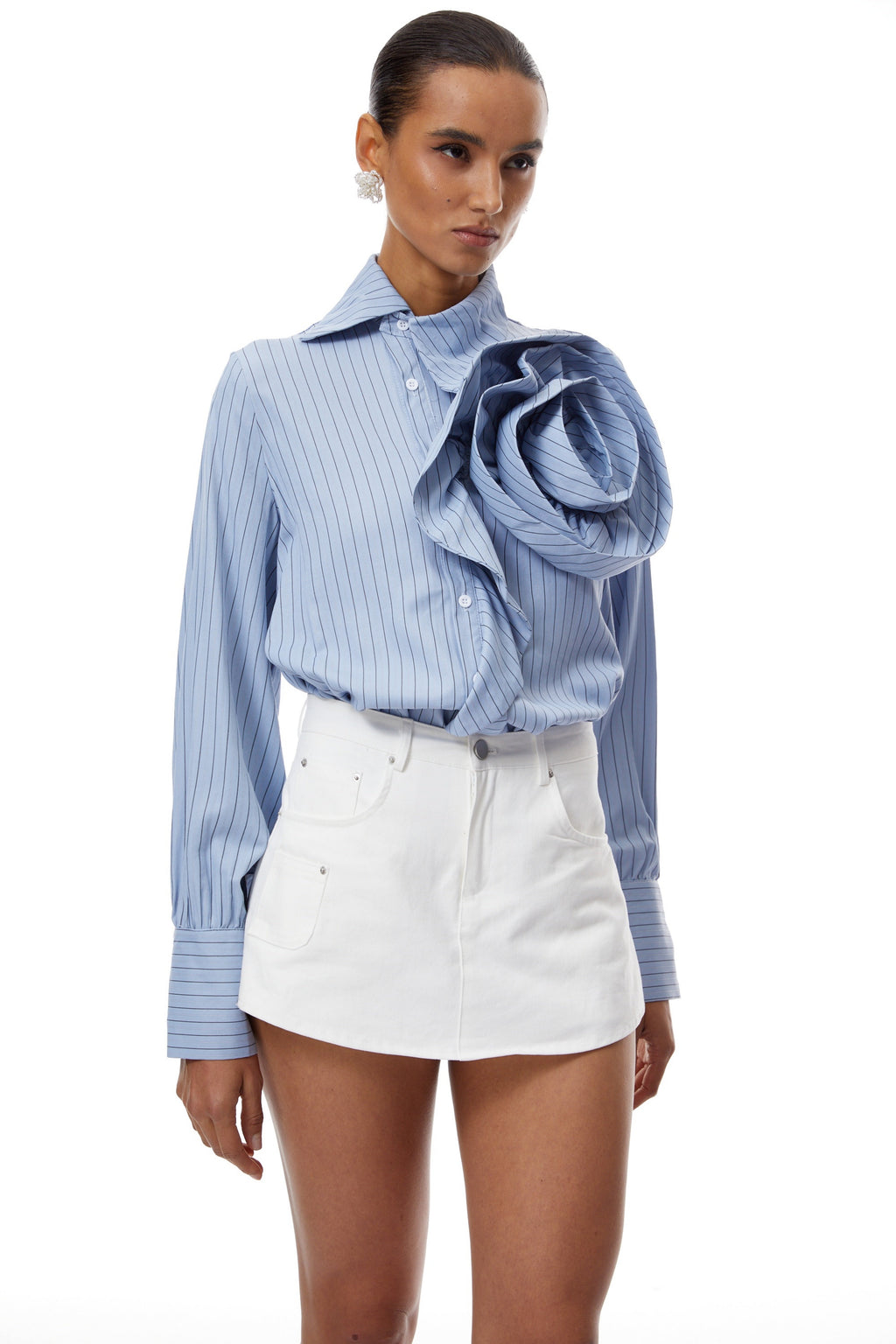 Camisa azul Torhild 3D con estampado de rayas para mascotas de la marca Bridal, con detalles en relieve y diseño elegante.