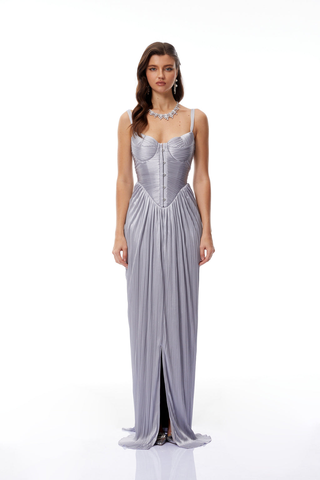 Vestido largo de novia Nicoletta en plata brillante con corsé plisado y diseño elegante, perfecto para ocasiones especiales