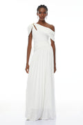 Vestido largo asimétrico Sigrun White de marca Final Sale, con fruncido y diseño elegante para mujer.