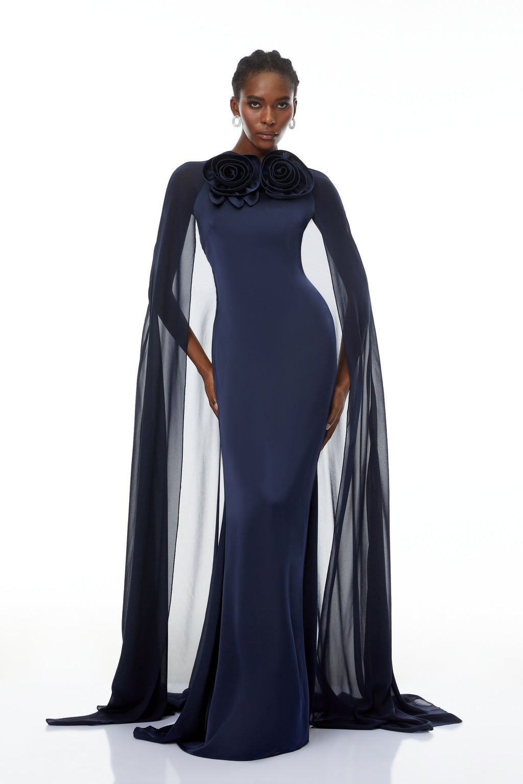 Mujer con vestido largo azul Riccardo Blue 3D Petal Cape Maxi Gown de MRMelbourne, con detalles de capa y diseño elegante.