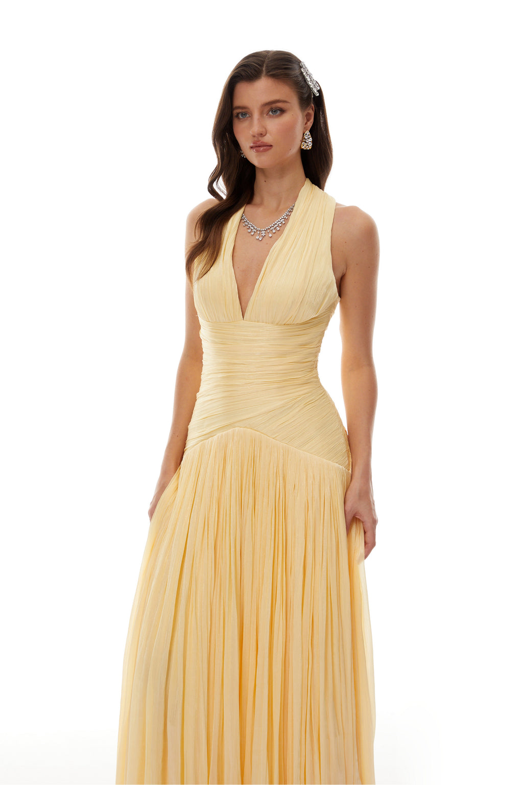 Vestido maxi amarillo Uranie de Bridal con fruncido, vestido largo y elegante para ocasiones especiales.