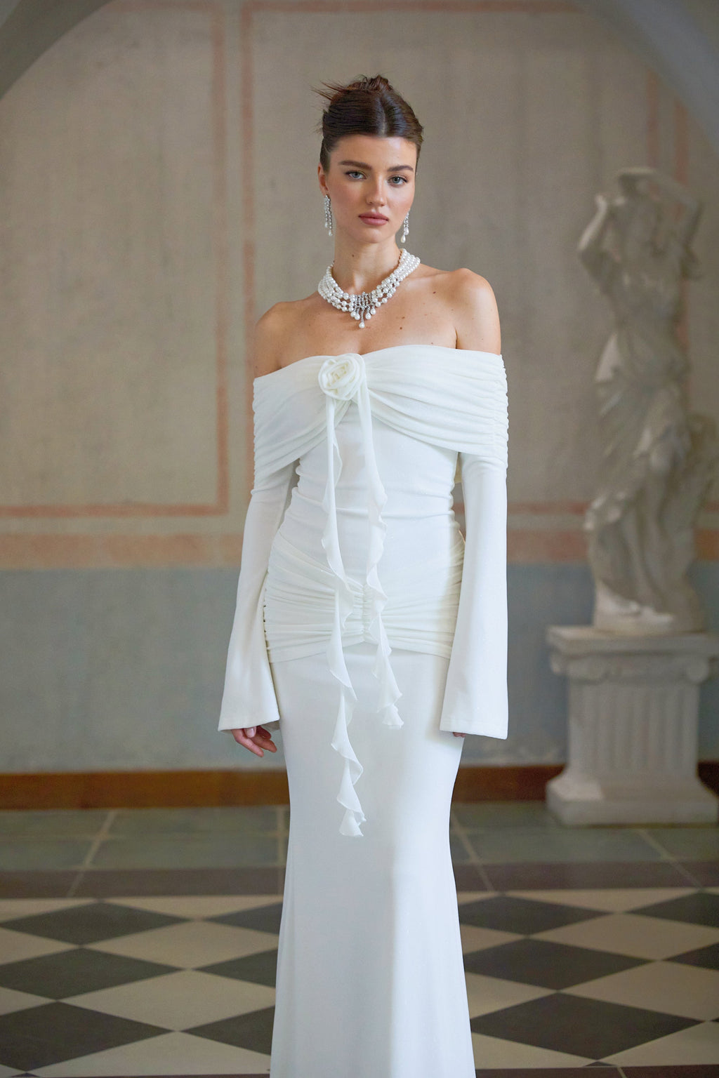 Vestido maxi blanco de punto con apliques florales de purpurina, estilo elegante y femenino, de la marca Final Sale.