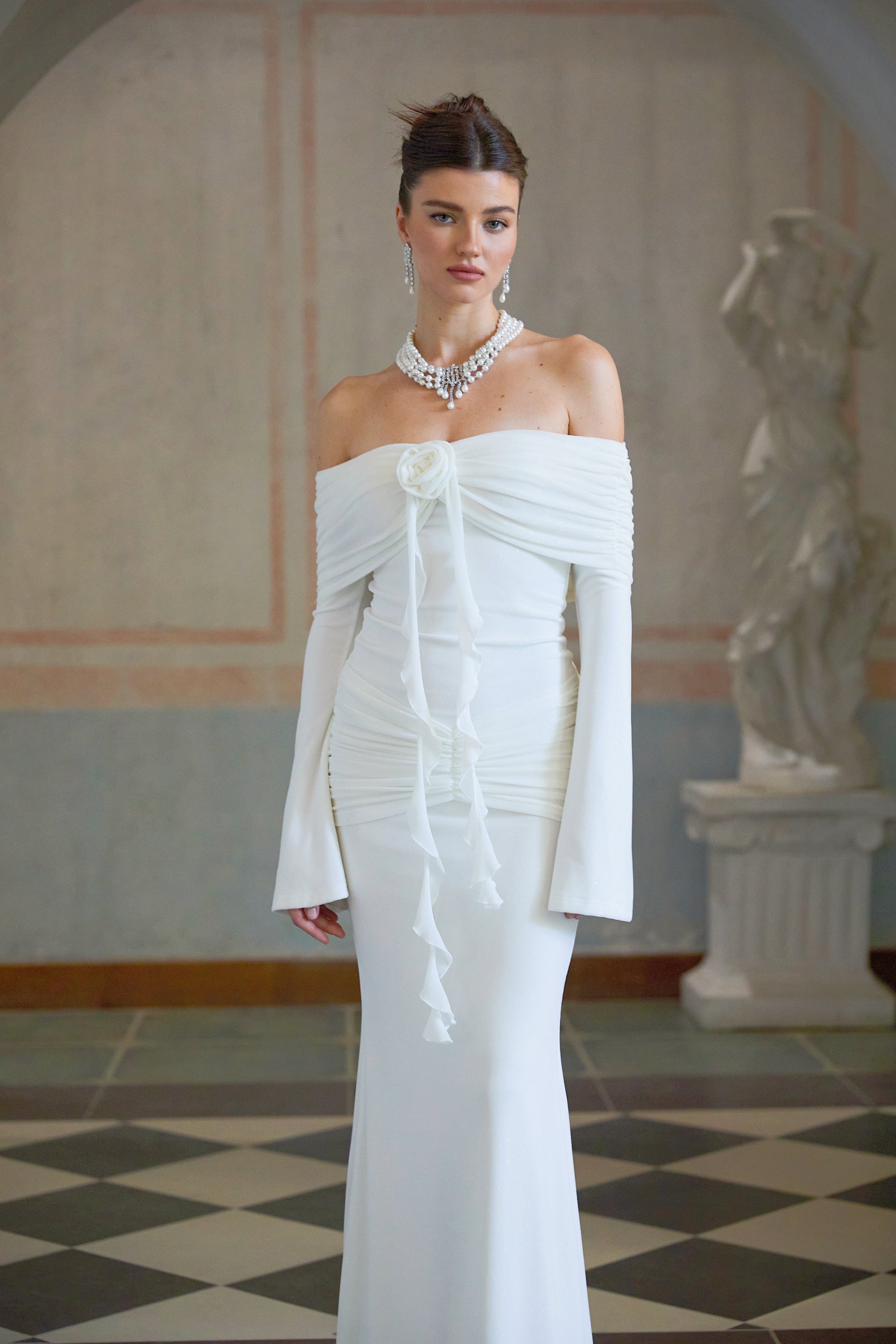 Vestido maxi blanco de punto con apliques florales de purpurina, estilo elegante y femenino, de la marca Final Sale.