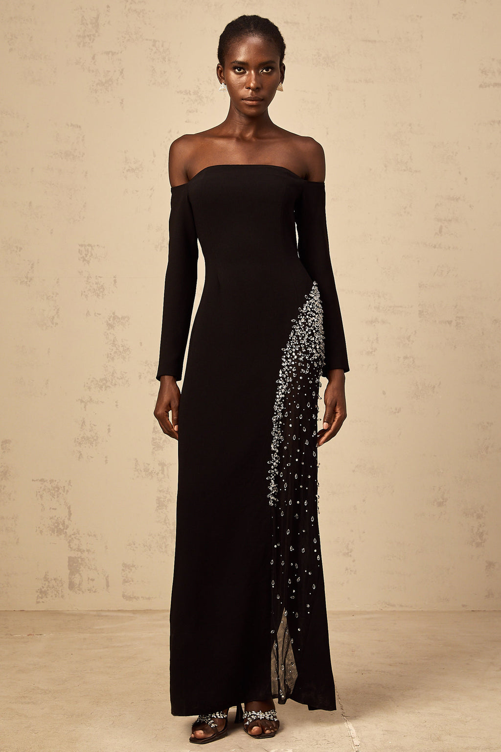 Vestido largo negro Hyacinthe con paneles de malla y adornos, estilo maxi, de marca Final Sale, para ocasiones elegantes.
