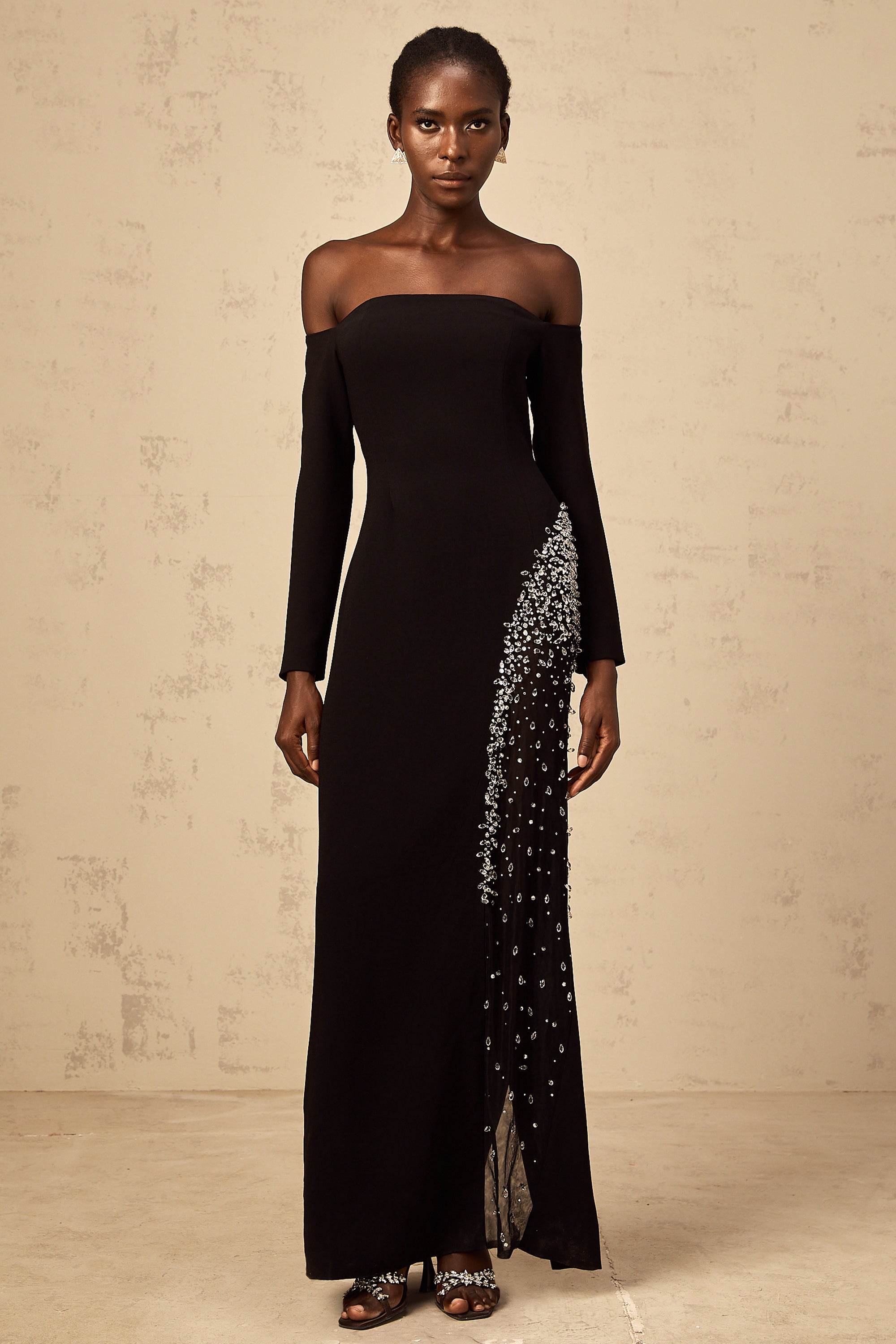 Vestido largo negro Hyacinthe con paneles de malla y adornos, estilo maxi, de marca Final Sale, para ocasiones elegantes.