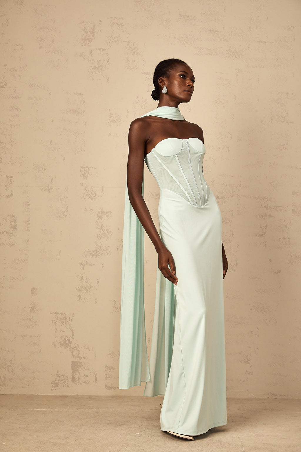 Vestido largo de corsé con panel de tul en color menta de la marca Final Sale, elegante y de estilo maxi.
