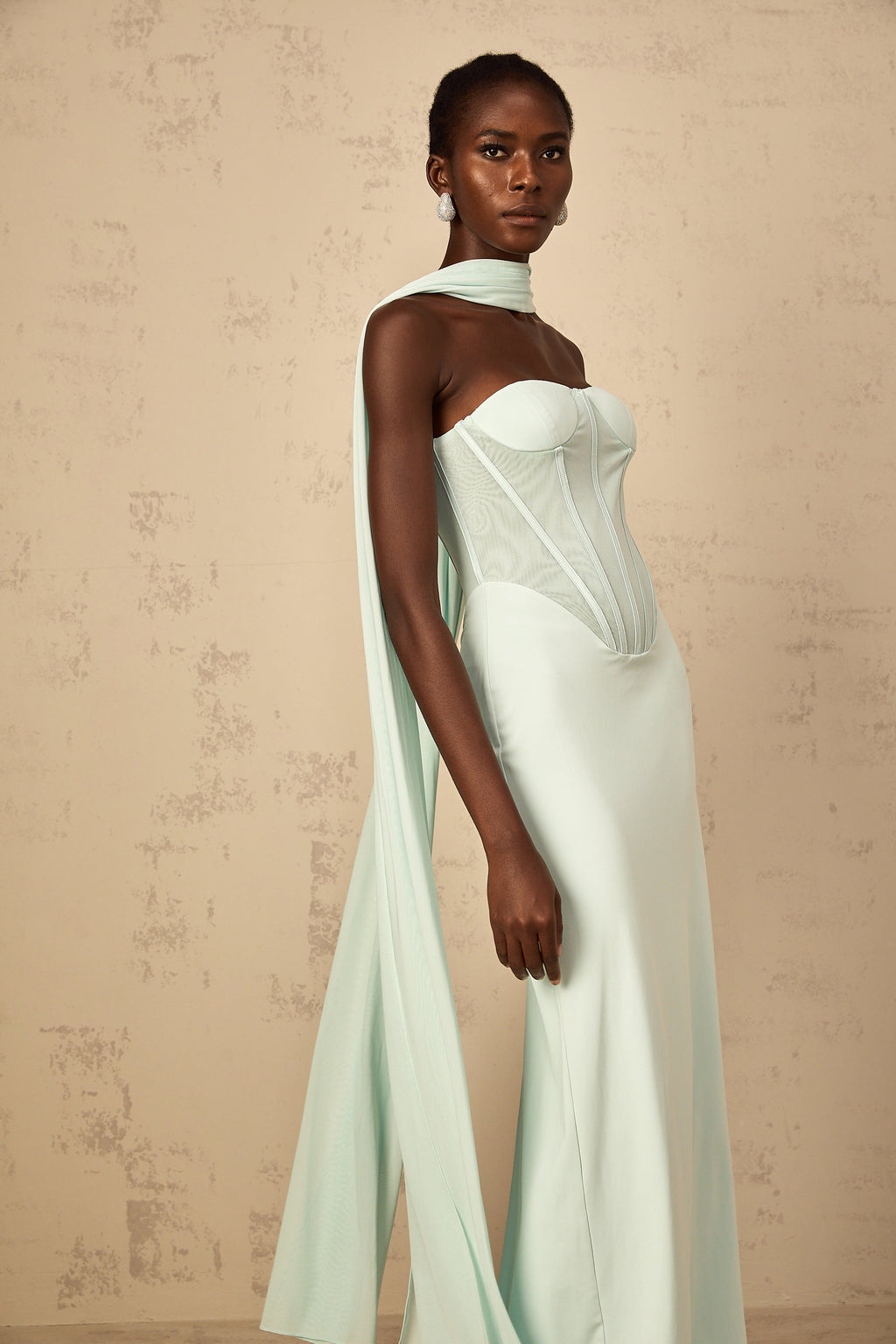 Vestido largo corsé de tul en color verde menta, diseño maxi de la marca Final Sale con detalles elegantes y estilo sofisticado.
