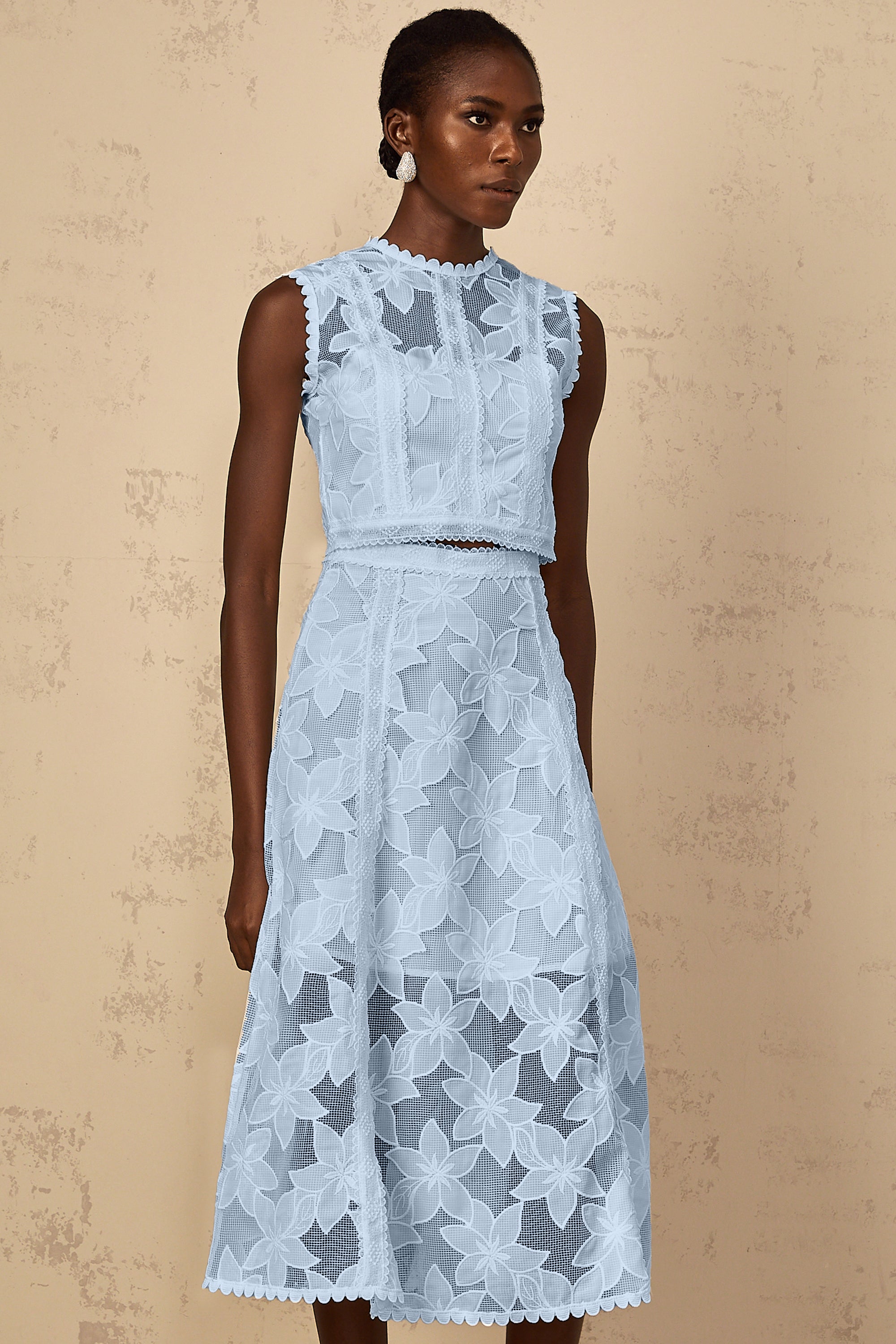 Conjunto de blusa y falda azul con bordado floral de MRMelbourne, vestido elegante y colorido para mujer.